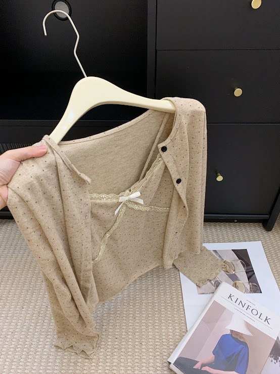 Lucas - Set áo 2 dây chấm bi pha viền ren chéo ngực đính nơ + áo khoác cardigan cài cúc_thumbnail_4