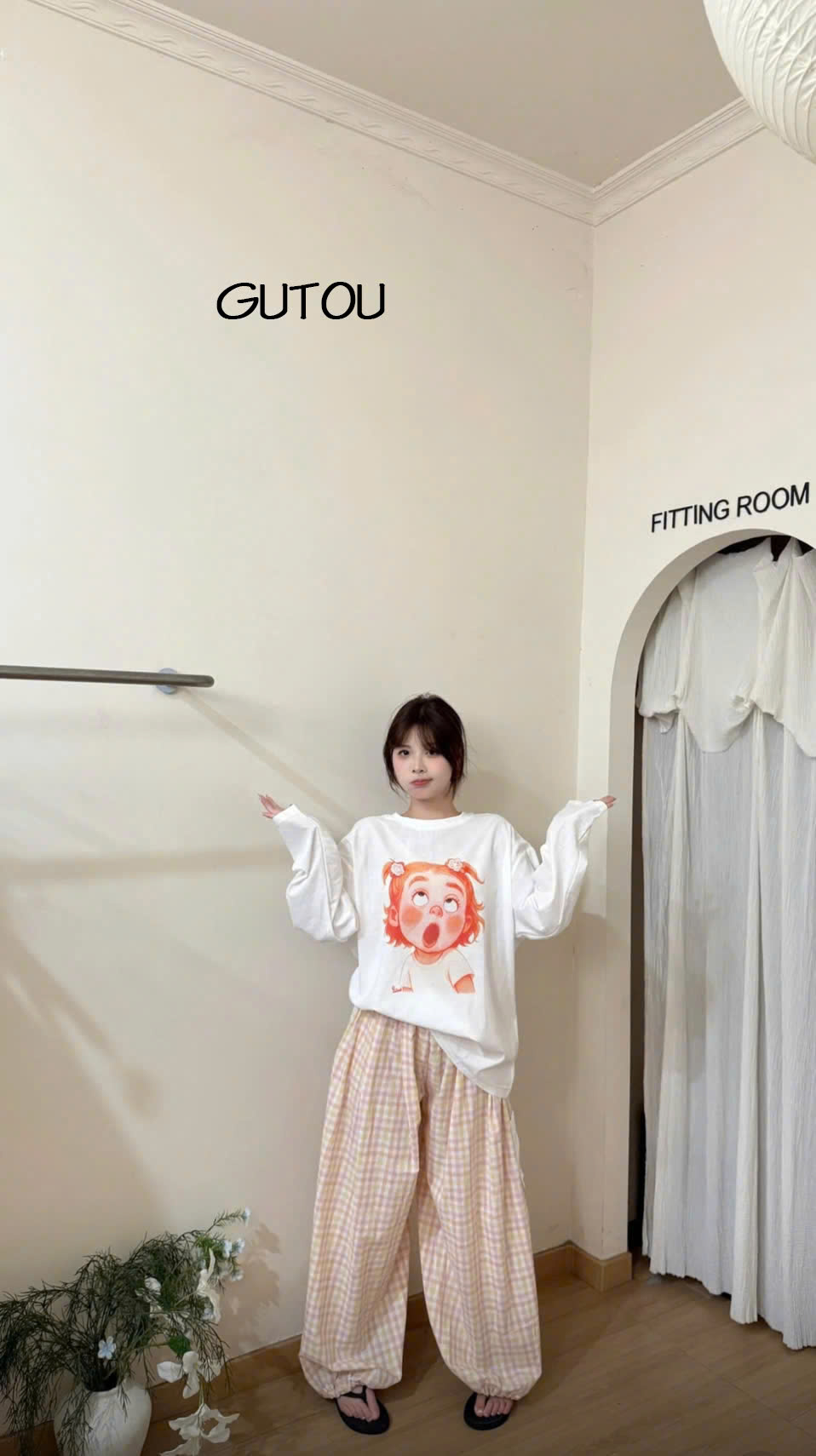 [ GUTOU ] Áo thun Tay Dài In Hình Cô Bé Hoảng Hốt_thumbnail_3