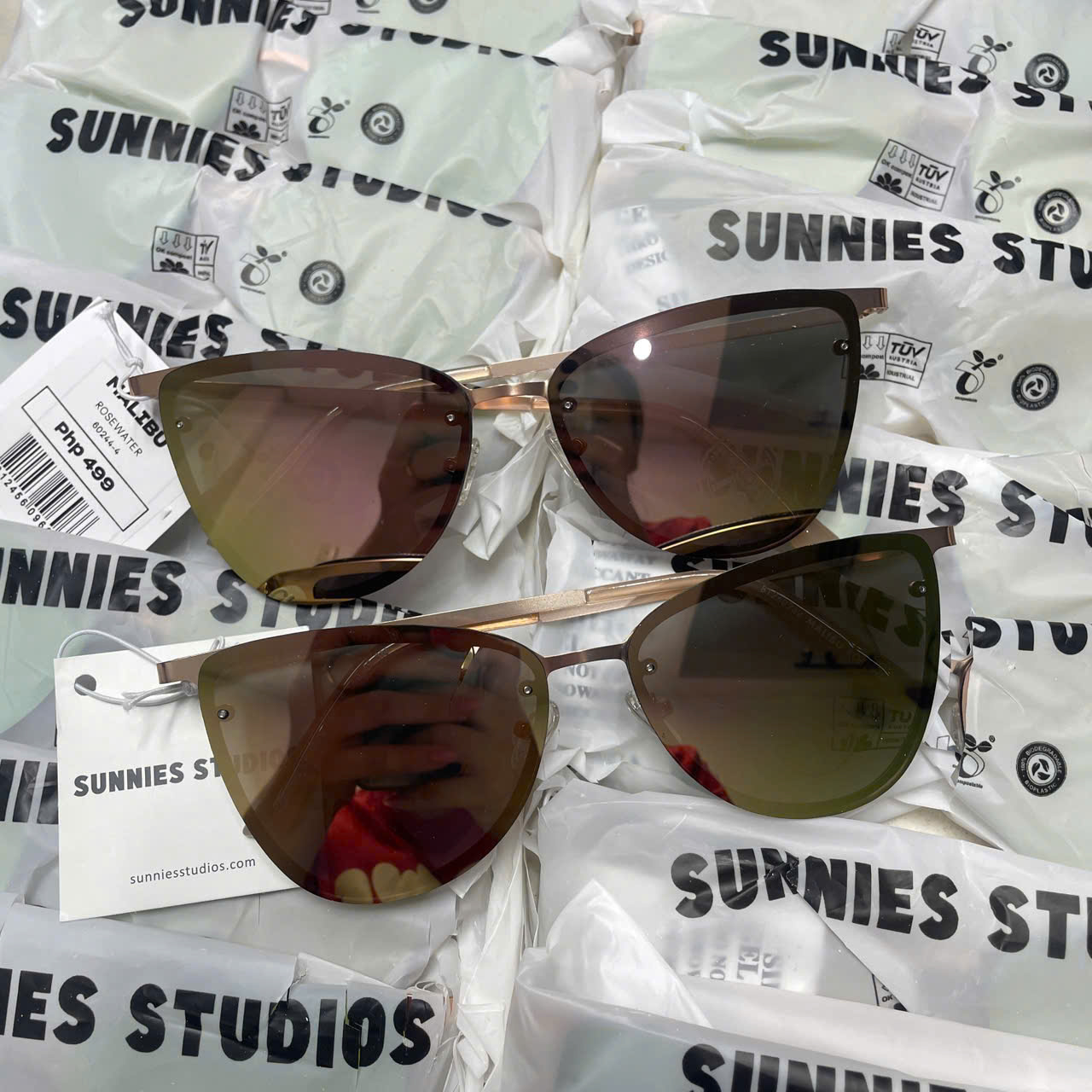 MAT KINH SUNNIES STUDIOS_thumbnail_4