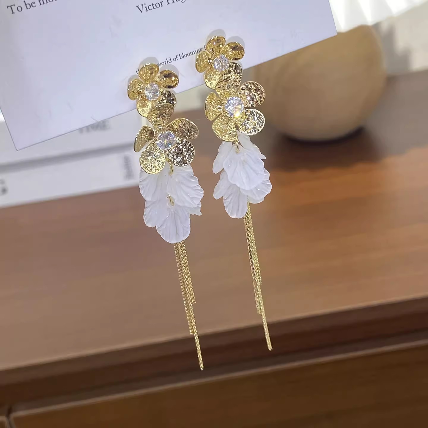 Hoa tai tua rua kim cương tinh xảo kiểu Pháp phóng đại hào phóng, thiết kế hoa tai sang trọng cao cấp, hoa tai hốc Màu sắc: Vàng