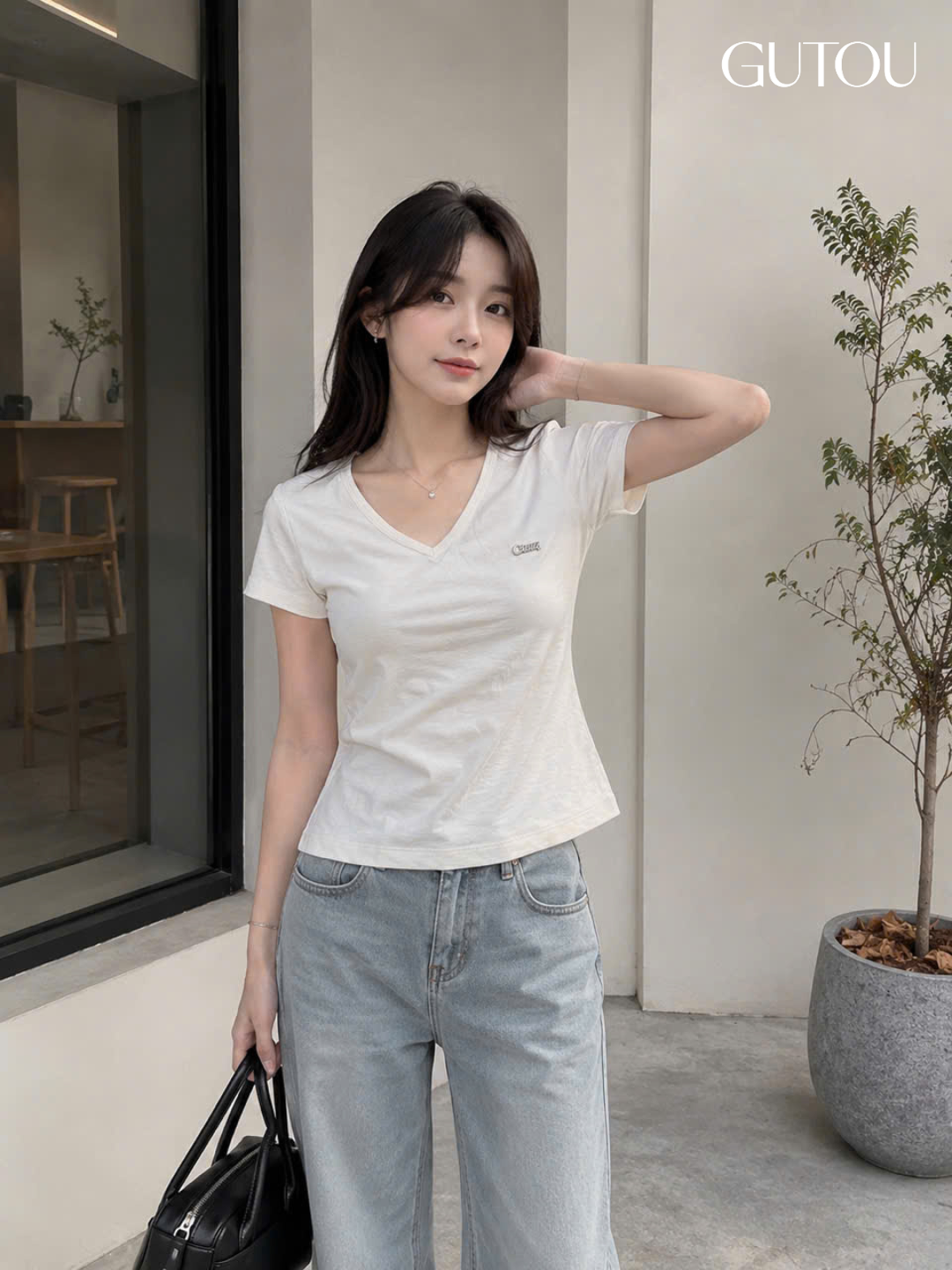 [ GUTOU ] Áo Thun Cổ V Thêu Logo Nổi Form Ôm Basic