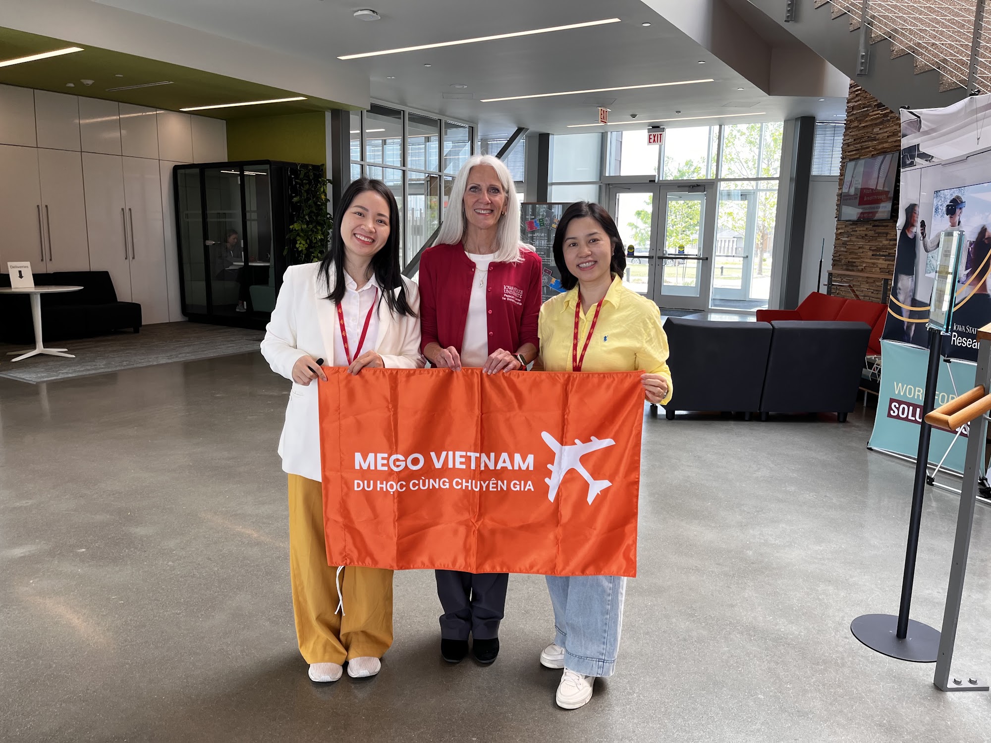 Team Mego tới thăm học sinh và các trường Mỹ - ảnh 7