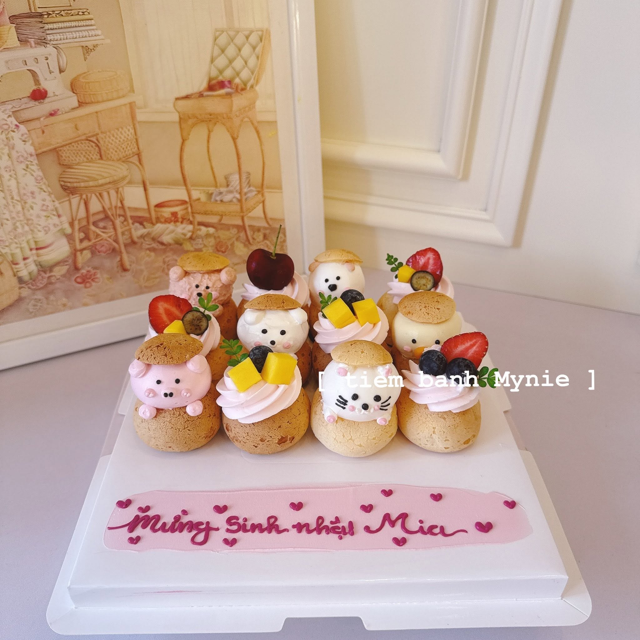 Set bánh su singapore trang trí trái cây và thú nổi