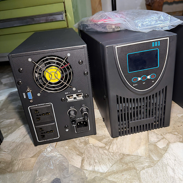 UPS 24V-220v SIN chuẩn có cổng kết nối tấm pin NLMT 1KVA