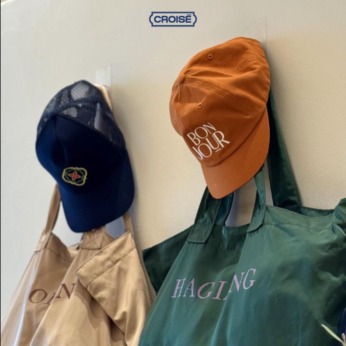 Nón Lưỡi Trai CROISÉ Navy Thêu Hoa Văn Di Sản Màu Đỏ Xanh Lá Viền Vàng Phối Lưới Thoáng Unisex Trẻ Trung_thumbnail_4