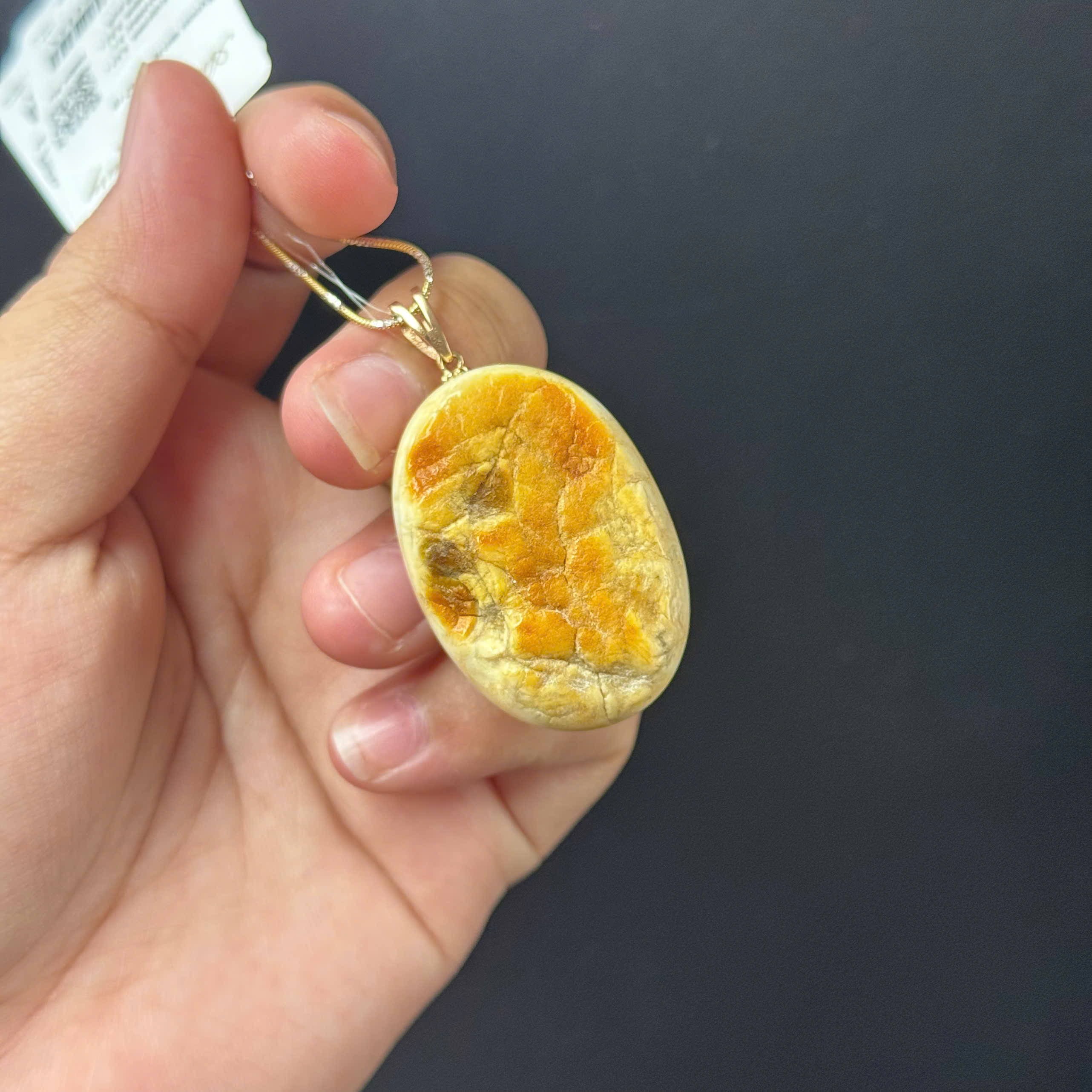 Mặt Dây Chuyền Hổ Phách Hoàng Gia Mật Bạch Oval Chốt Vàng - Mã 4465