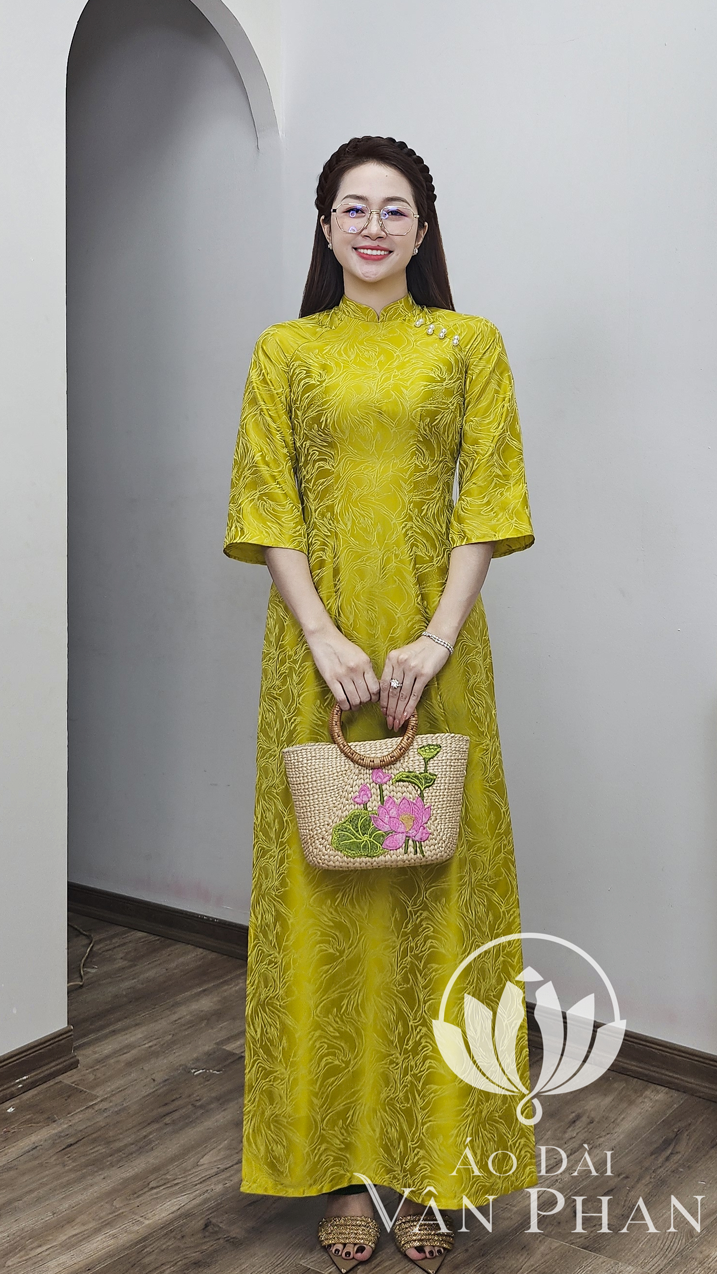 A3262 áo dài cổ 2p tay loe gấm xanh úa