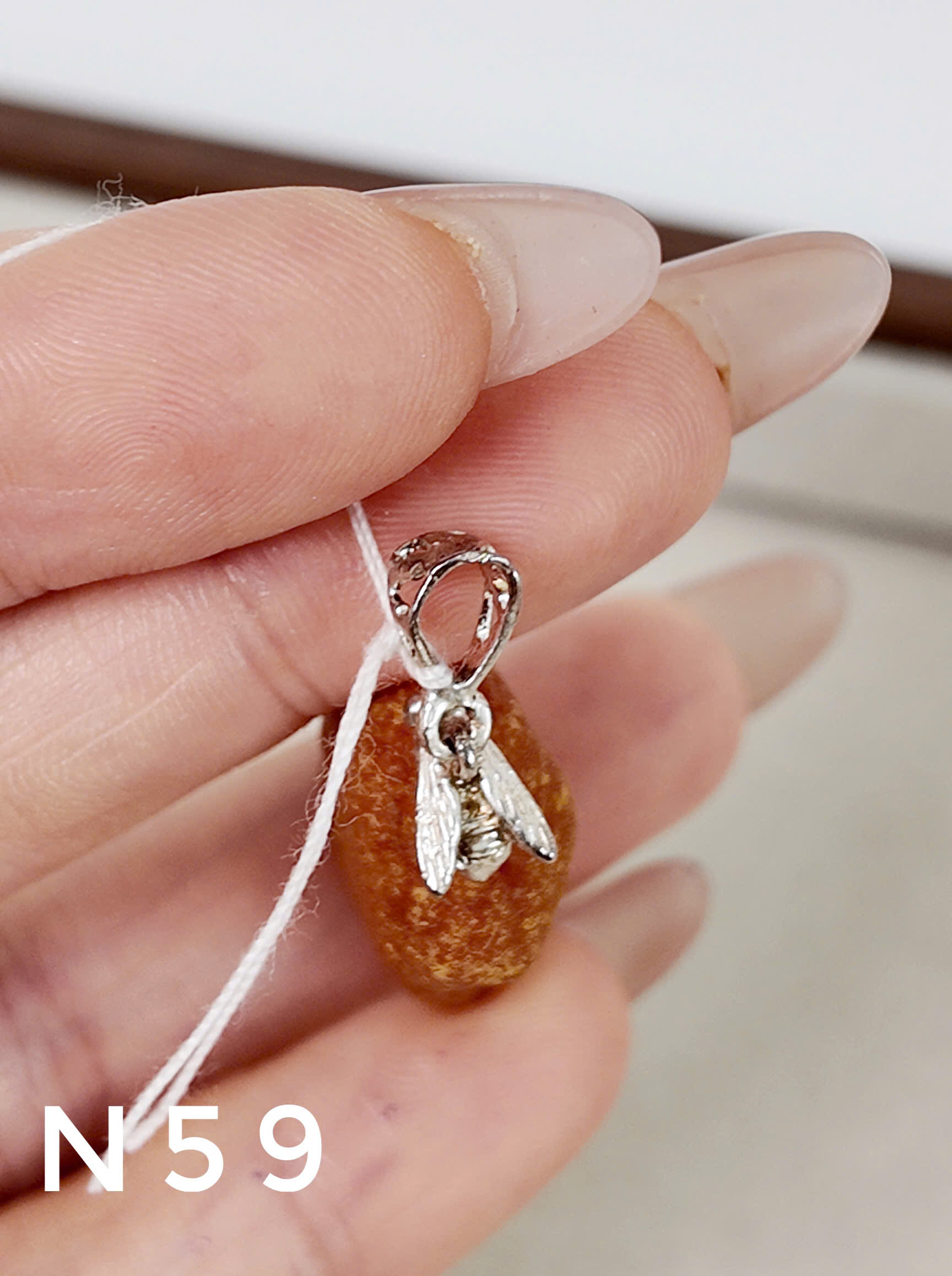 Mặt Dây Chuyền Hổ Phách Giọt Chốt Bạc Hình Ong - N59_thumbnail_3