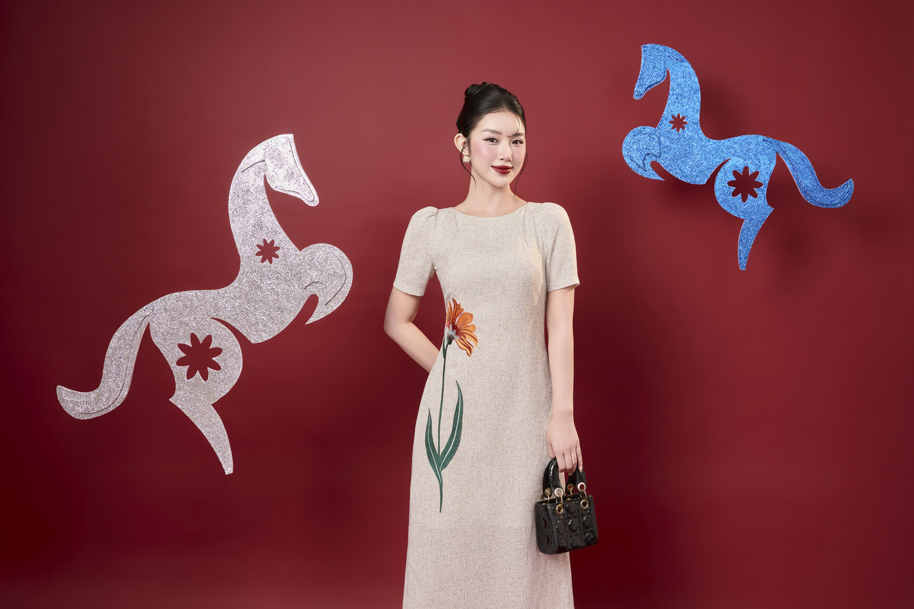GUCO Đầm Suông Xám Thêu Hoa_thumbnail_1