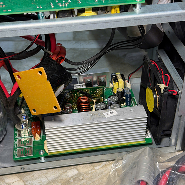 UPS 24V-220v SIN chuẩn có cổng kết nối tấm pin NLMT 1KVA_thumbnail_4