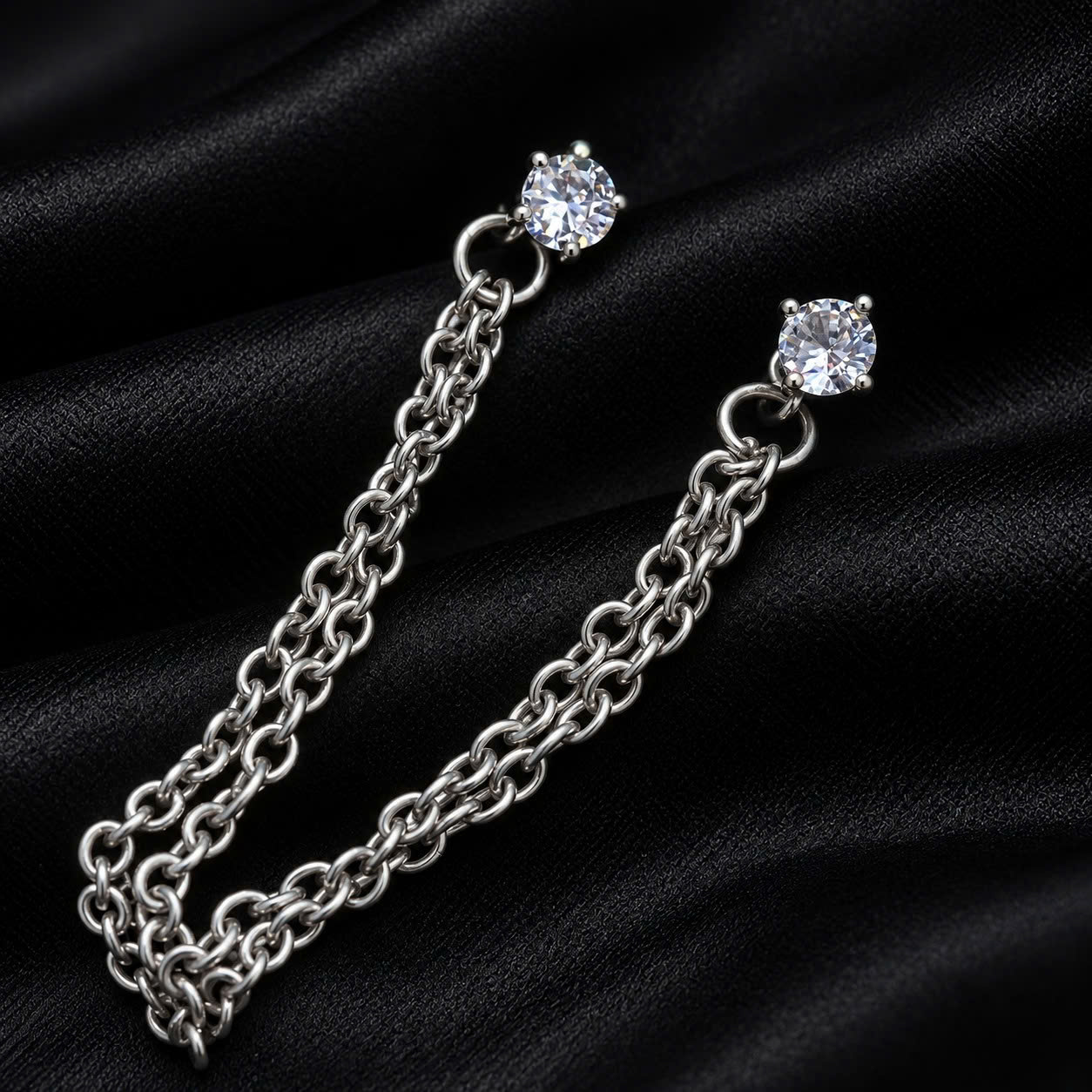 Khuyên kiểu xích 2 xích 2 kim cương.