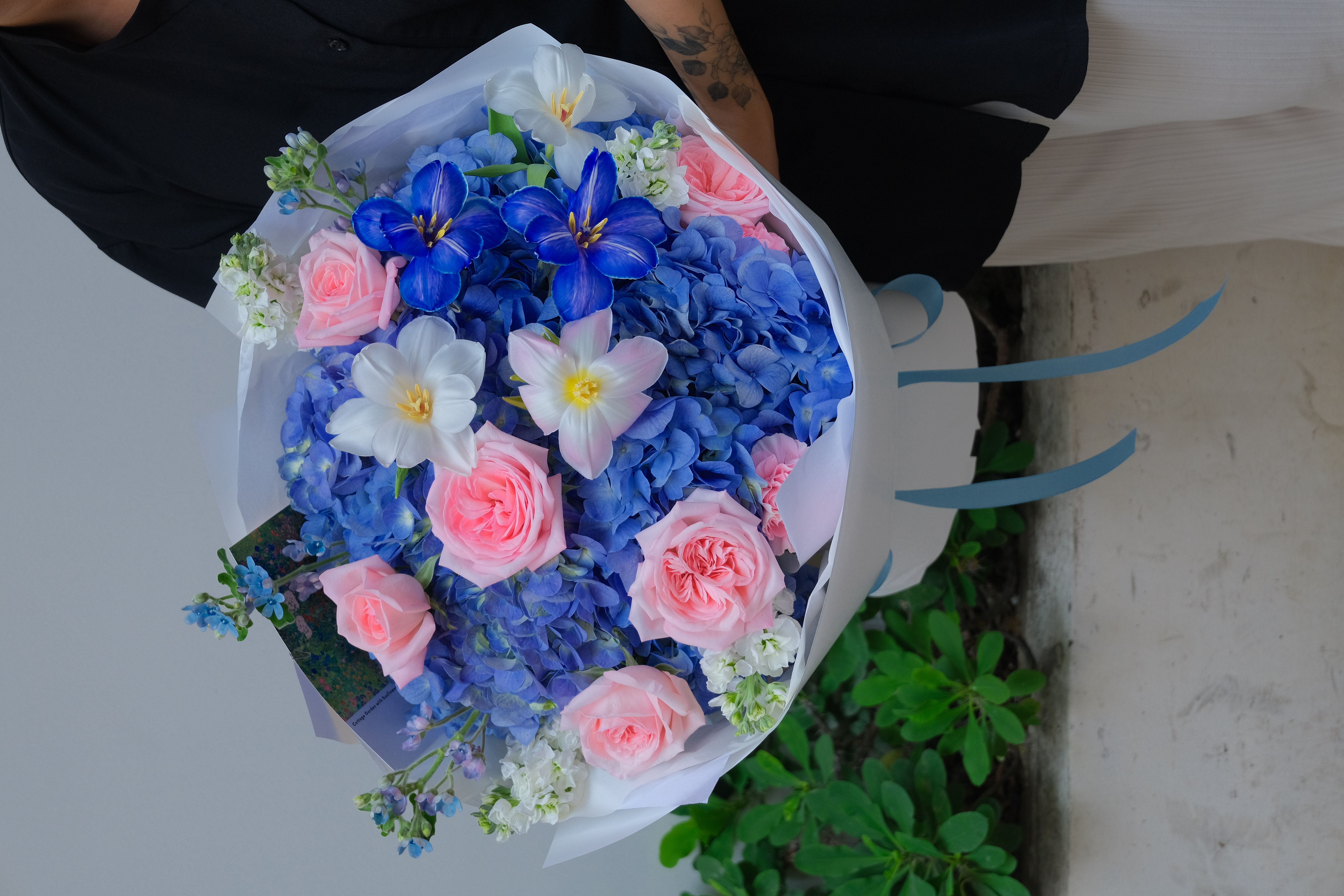 Bó Tú cầu xanh blue mix hoa hồng, tulip - size L_thumbnail_2