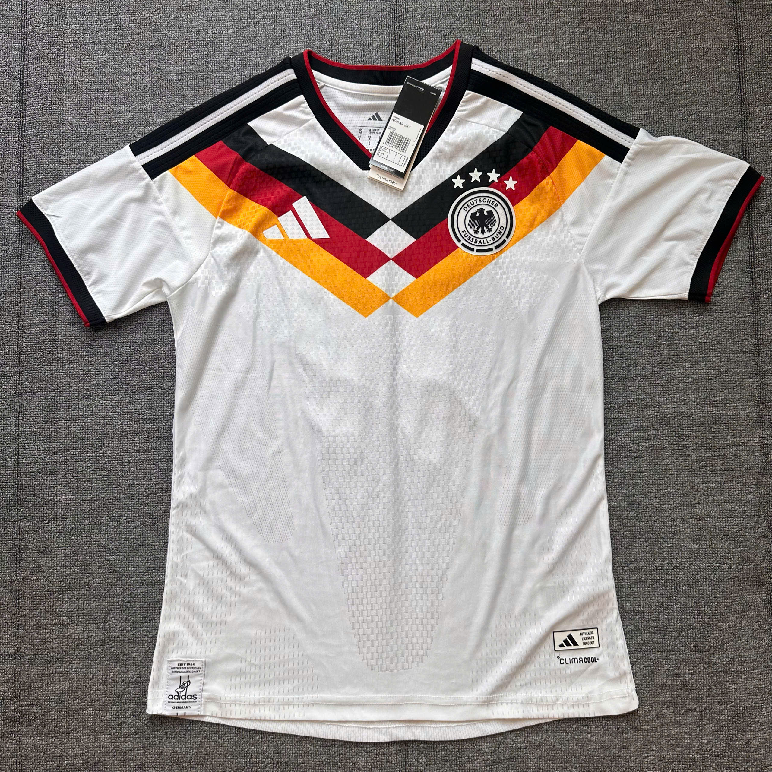 SALE 32 - Size: S