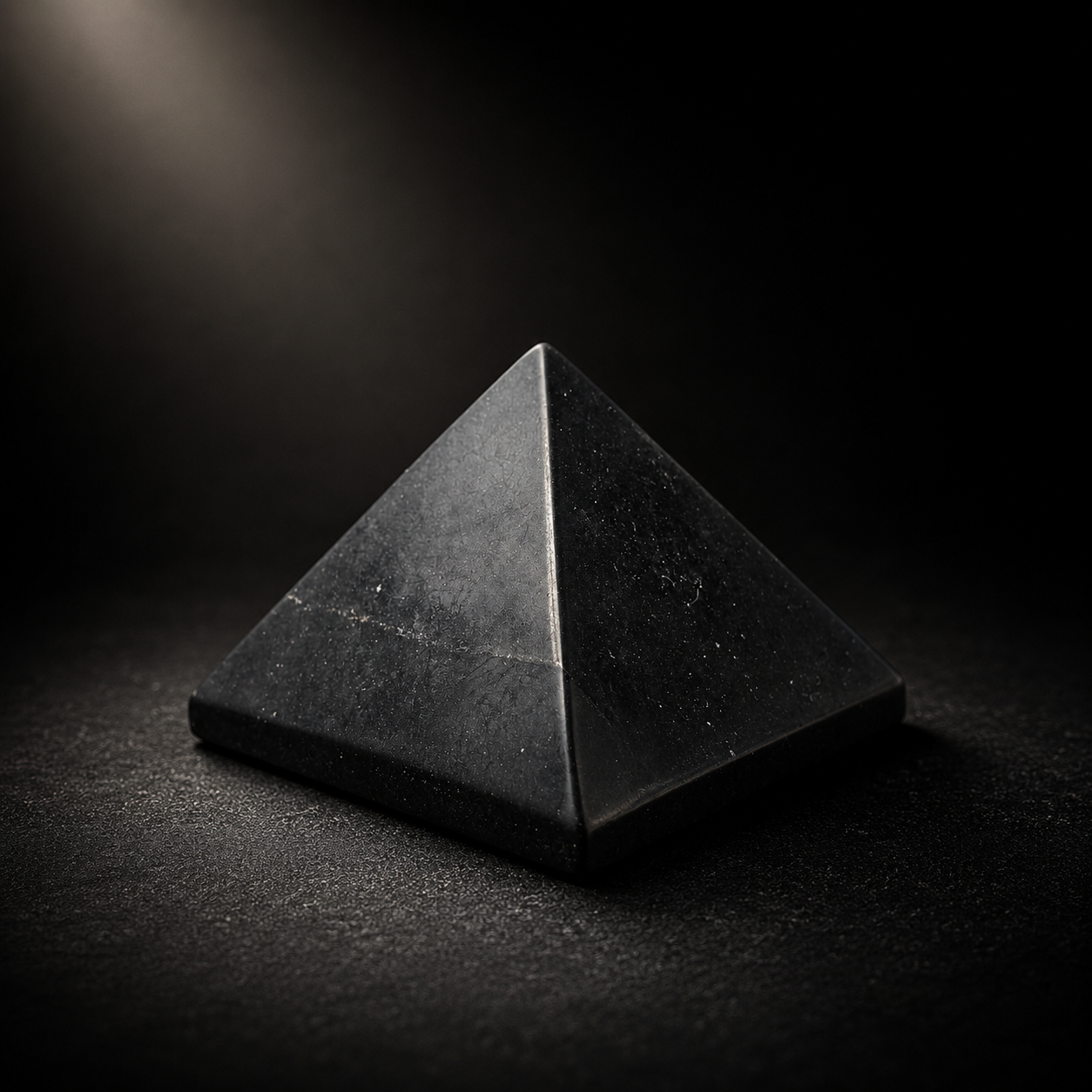 Kim Tự Tháp Shungite Để Bàn