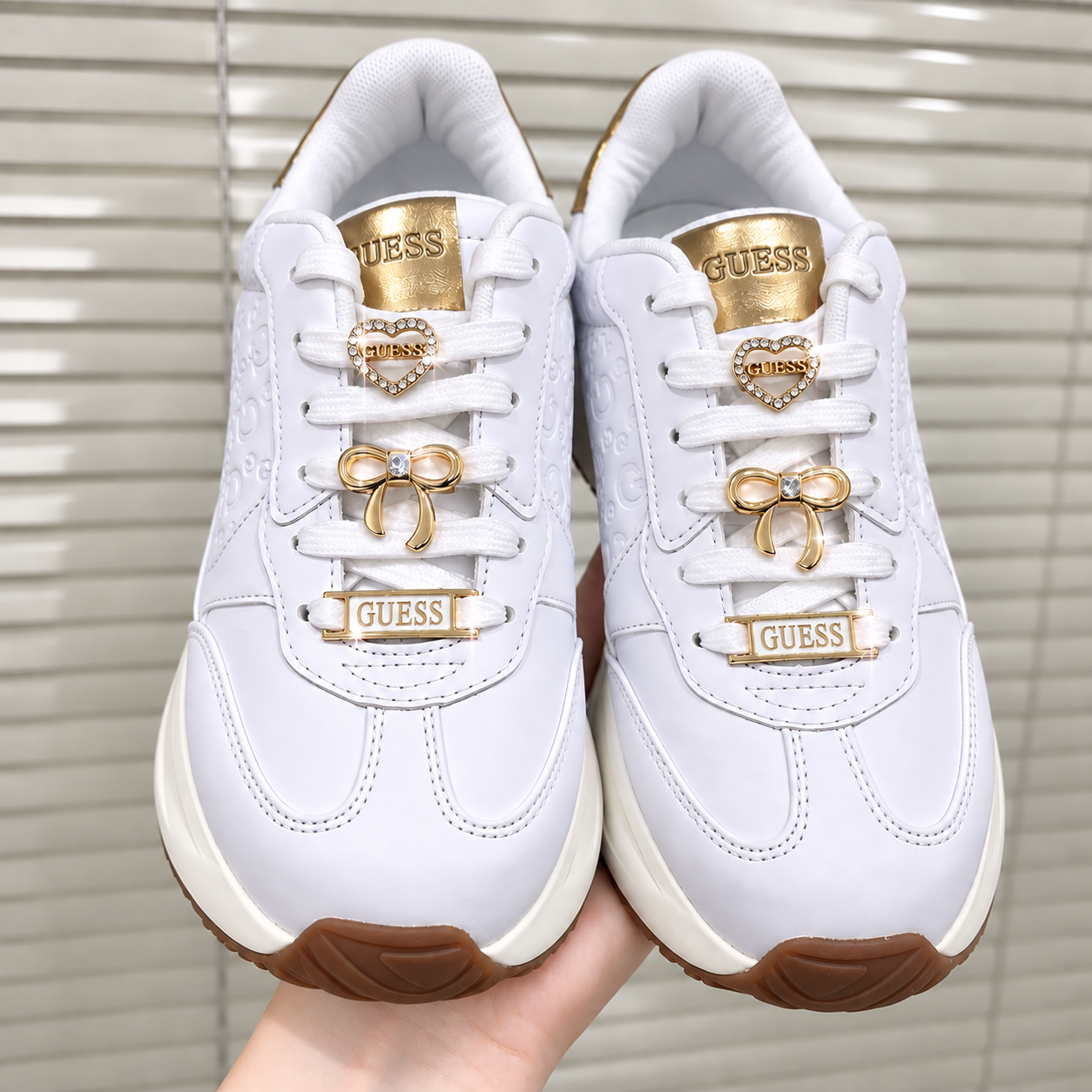 Giày Guess Trắng