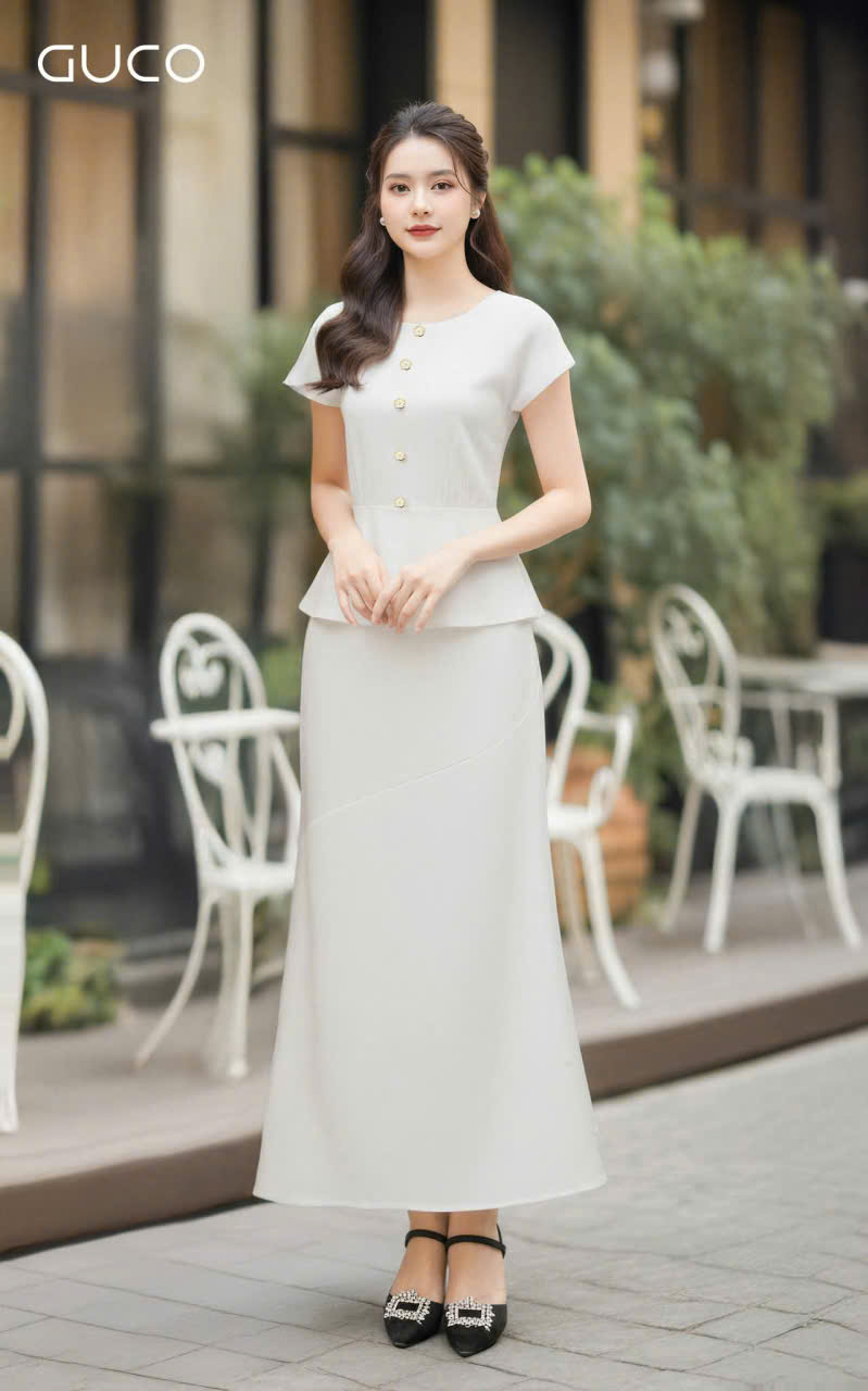 CHÂN VÁY XÒE ĐUÔI CÁ - TRẮNG