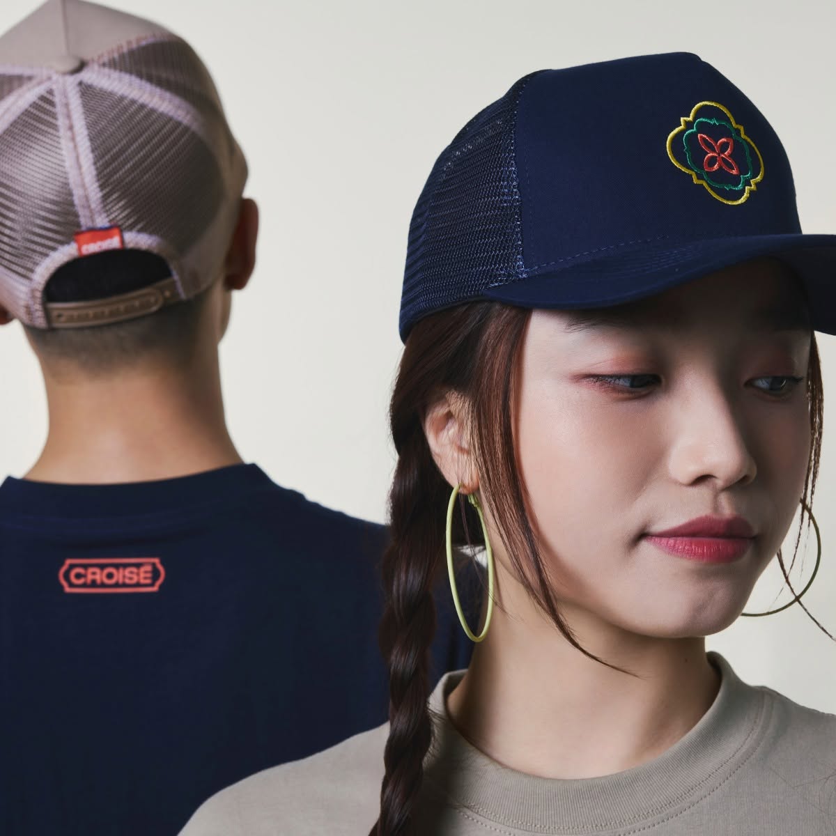 Mũ Nón Lưỡi Trai CROISÉ Navy Thêu Hoa Văn Di Sản Màu Đỏ Xanh Lá Viền Vàng Phối Lưới Thoáng Unisex Trẻ Trung