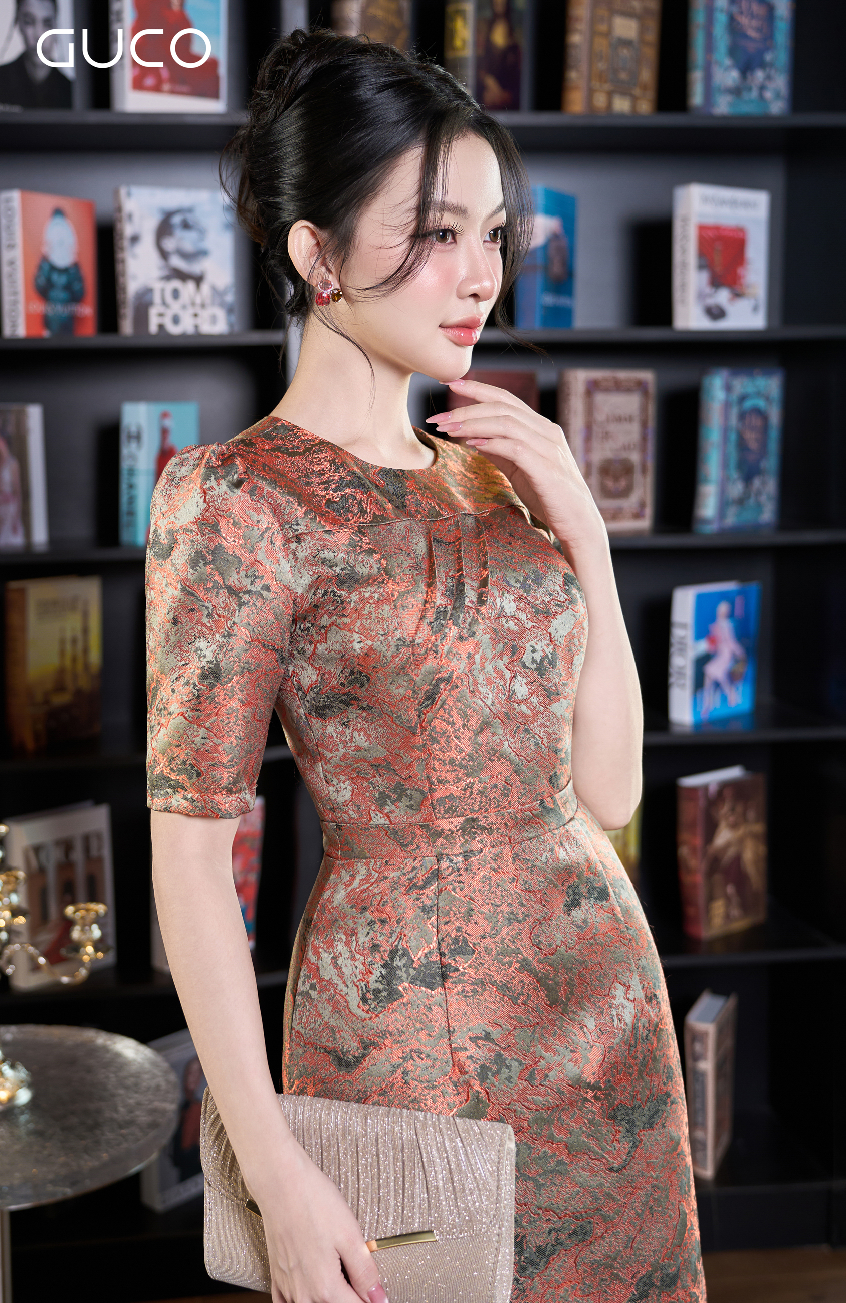 GUCO Đầm Gấm Nâu Họa tiết_thumbnail_4