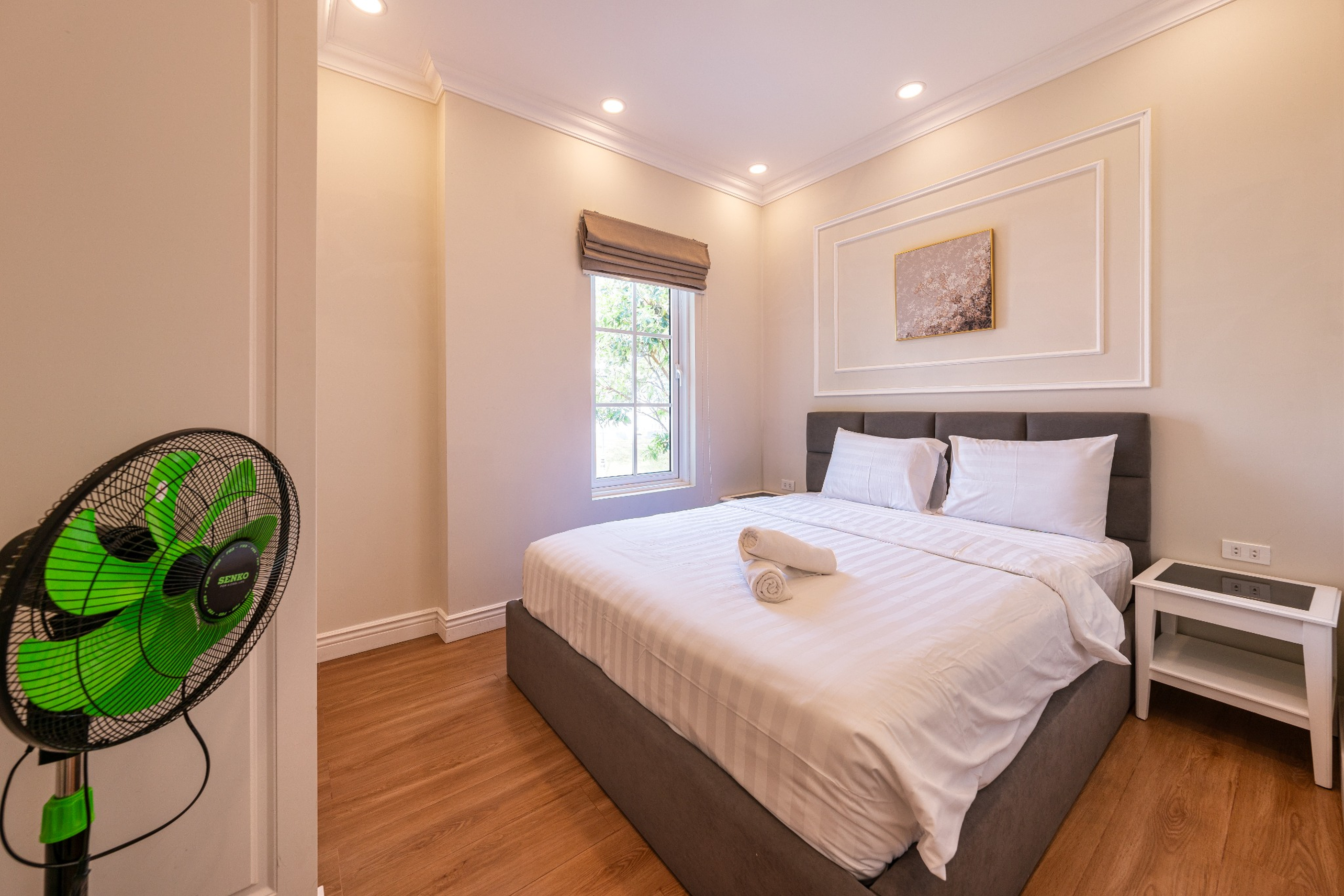the-moon-villa-novaworld-phan-thiet-bedroom-queen-01-4000px