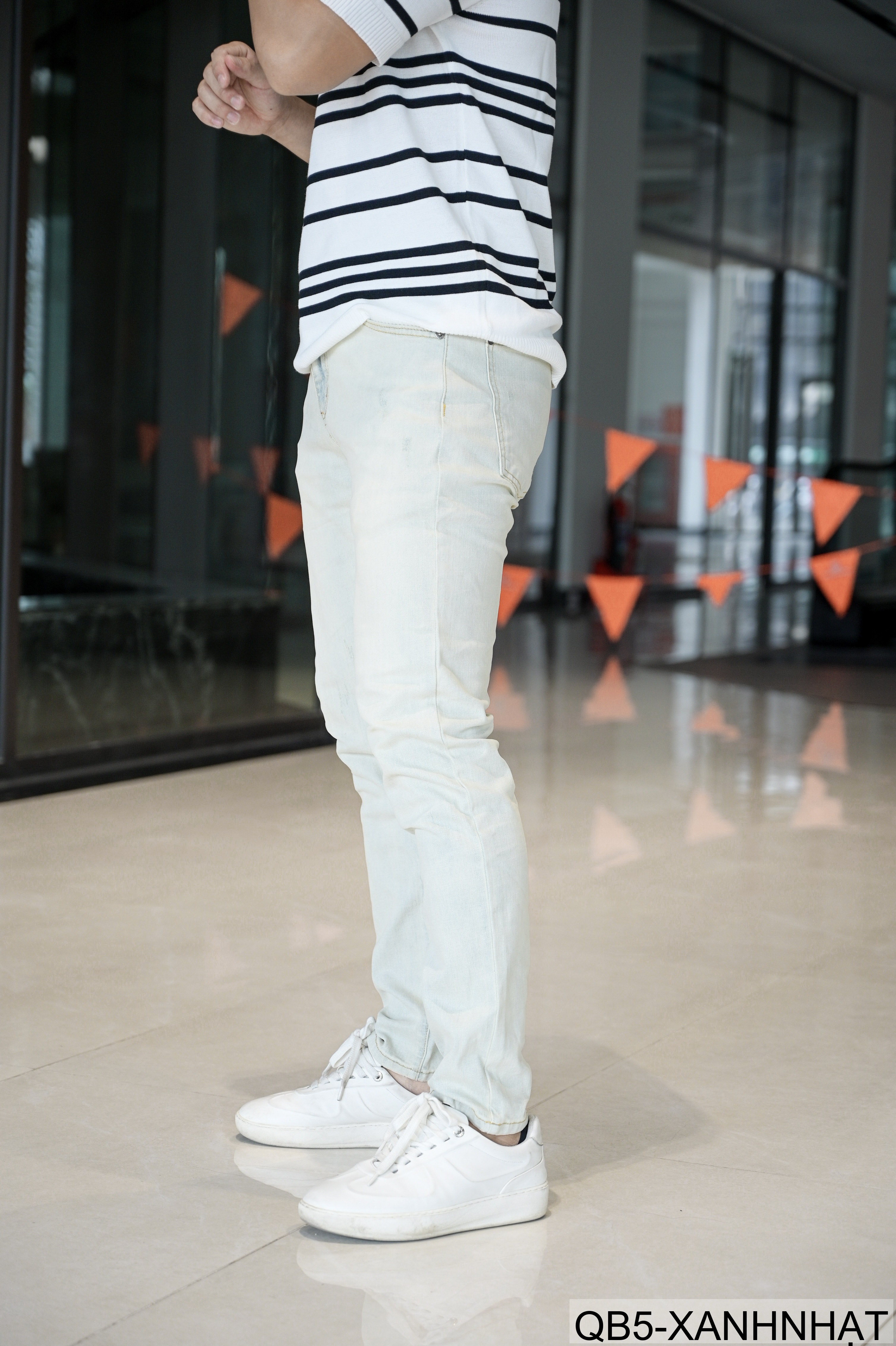 QB5 - Quần Jeans Nam Slim Fit Xanh Nhạt Phong Cách Streetwear, Chất Cotton Đàn Hồi, Mùa Xuân 2026_thumbnail_3