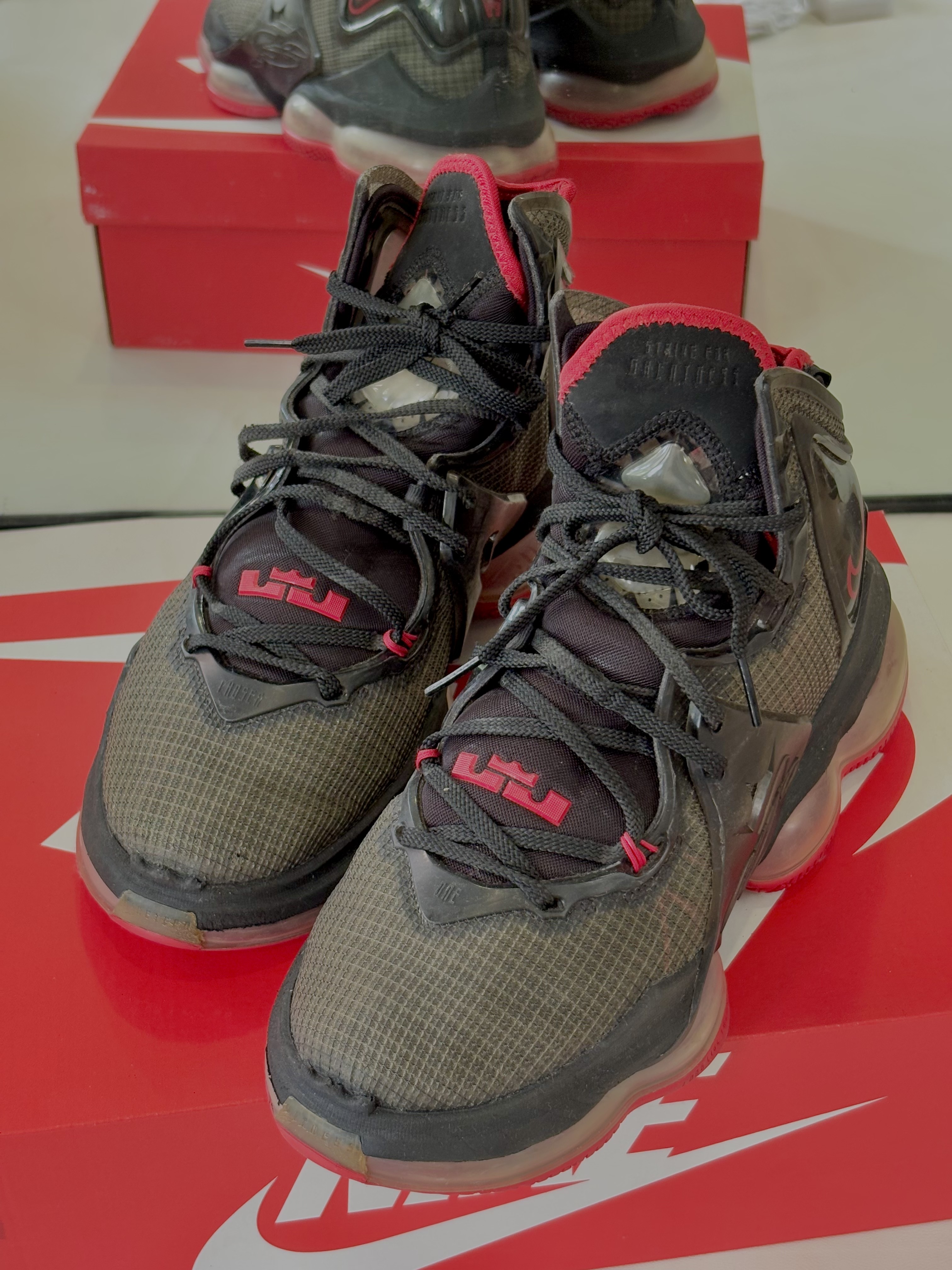 Nike LeBron 19 DC9338-001