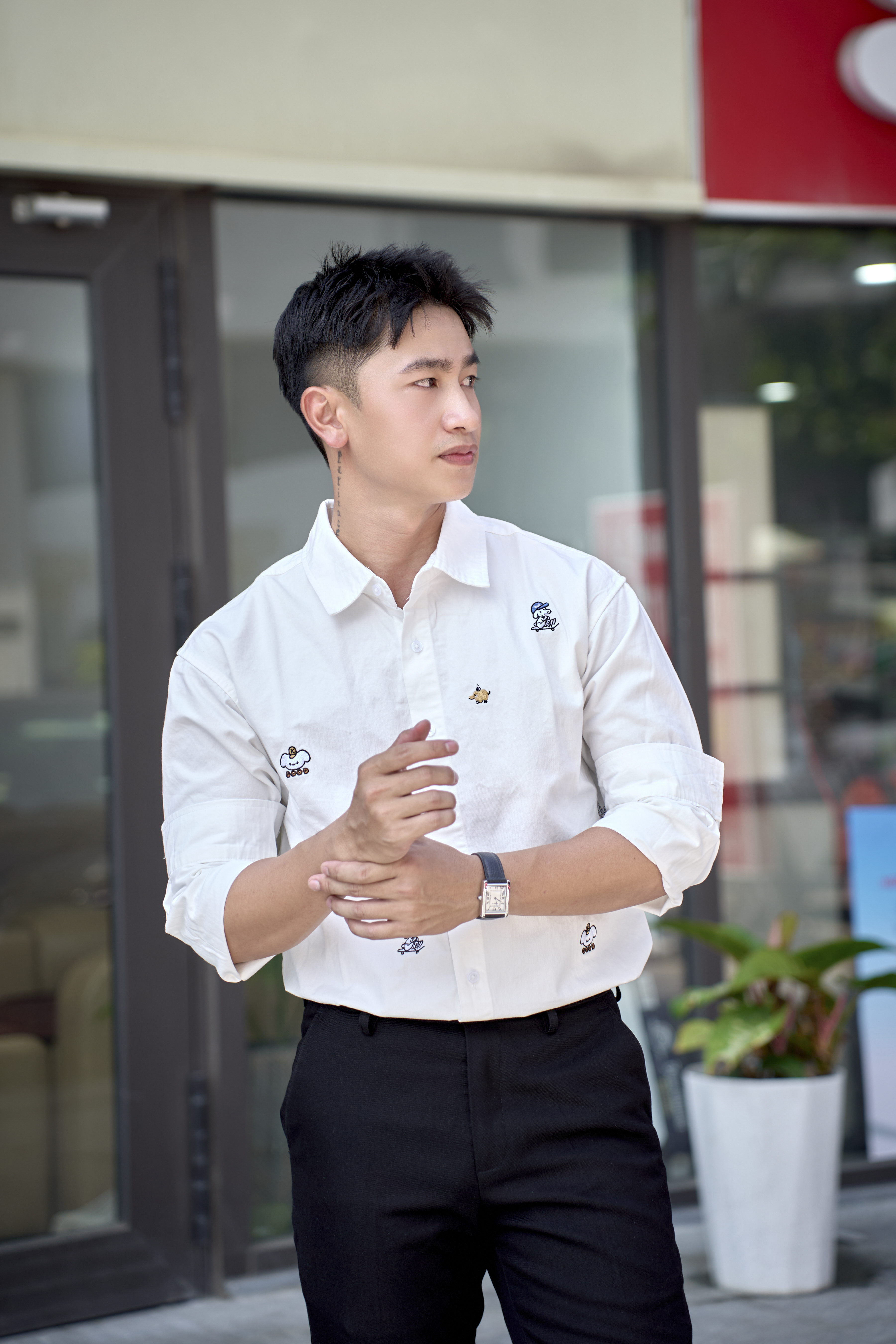 SA115 - Áo sơ mi nam dài tay thêu họa tiết hoạt hình phong cách Nhật Bản, dáng rộng, màu trắng xanh nhạt_thumbnail_0