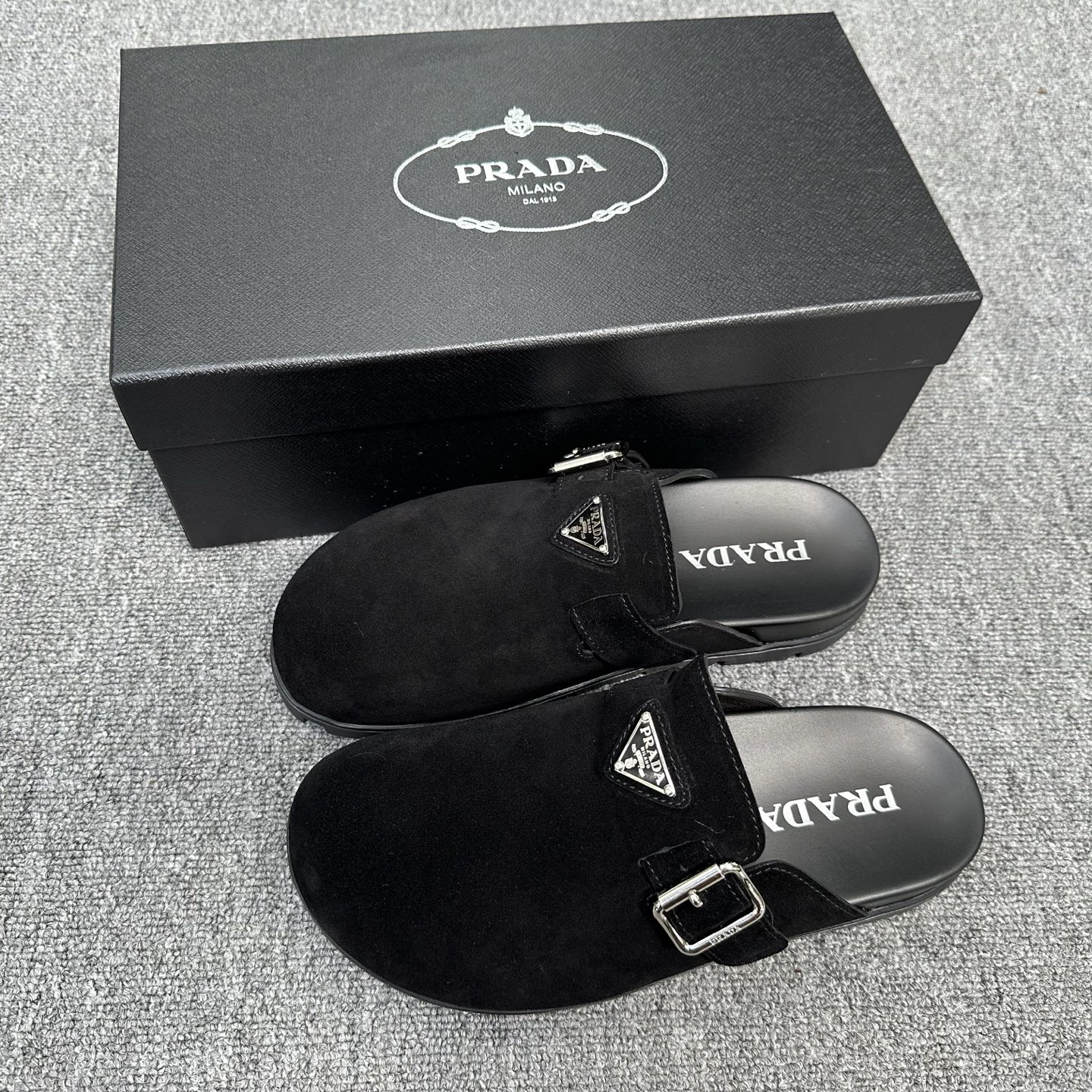 Sục PRADA