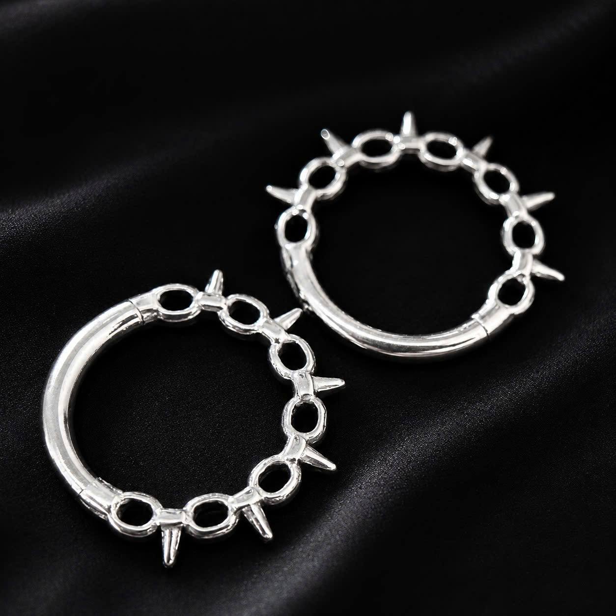 Daith titan vòng gai nhọn trơn 8mm.