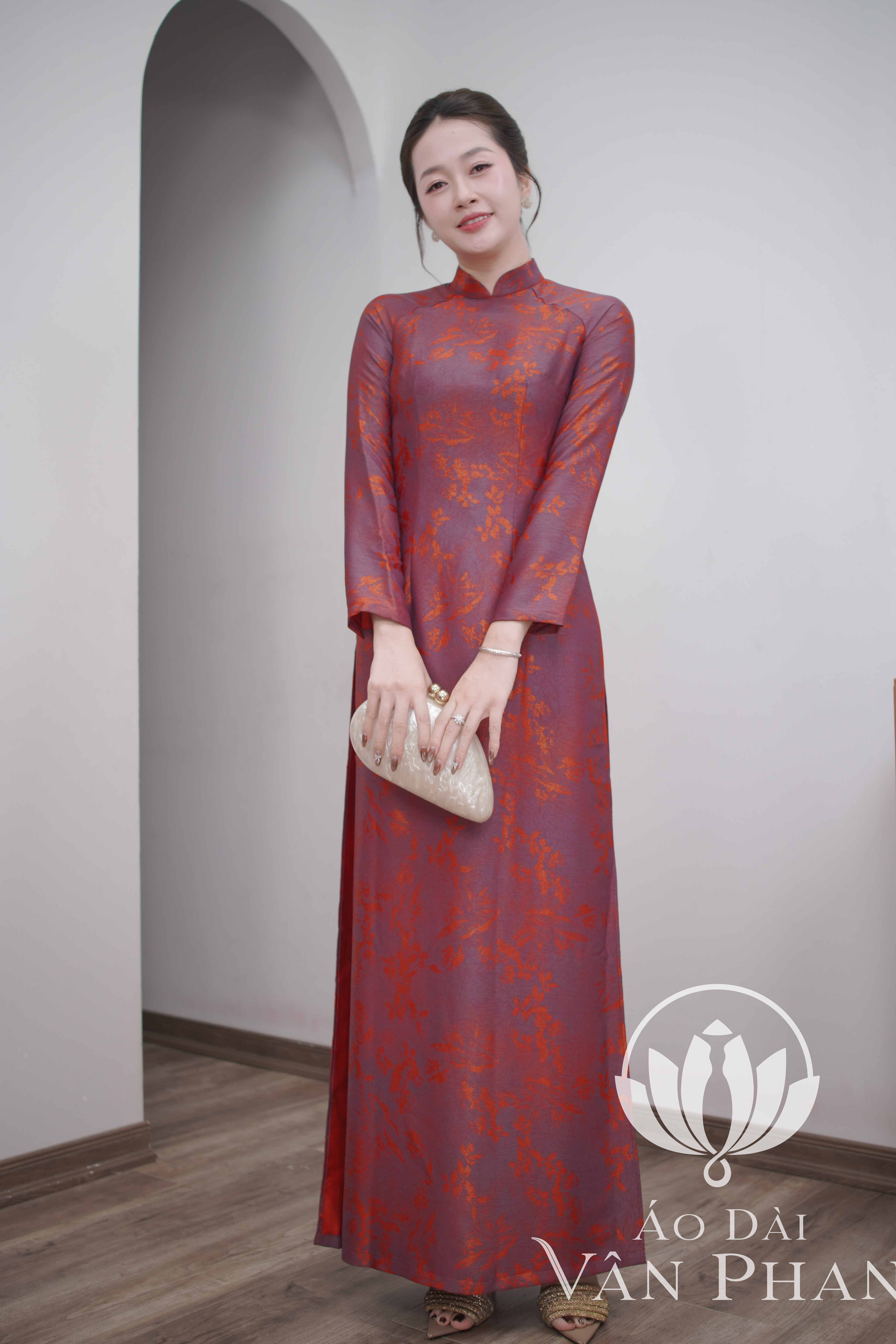 A3249 áo dài cổ 3p tay dài lụa dubai đỏ đô ánh đỏ_thumbnail_2