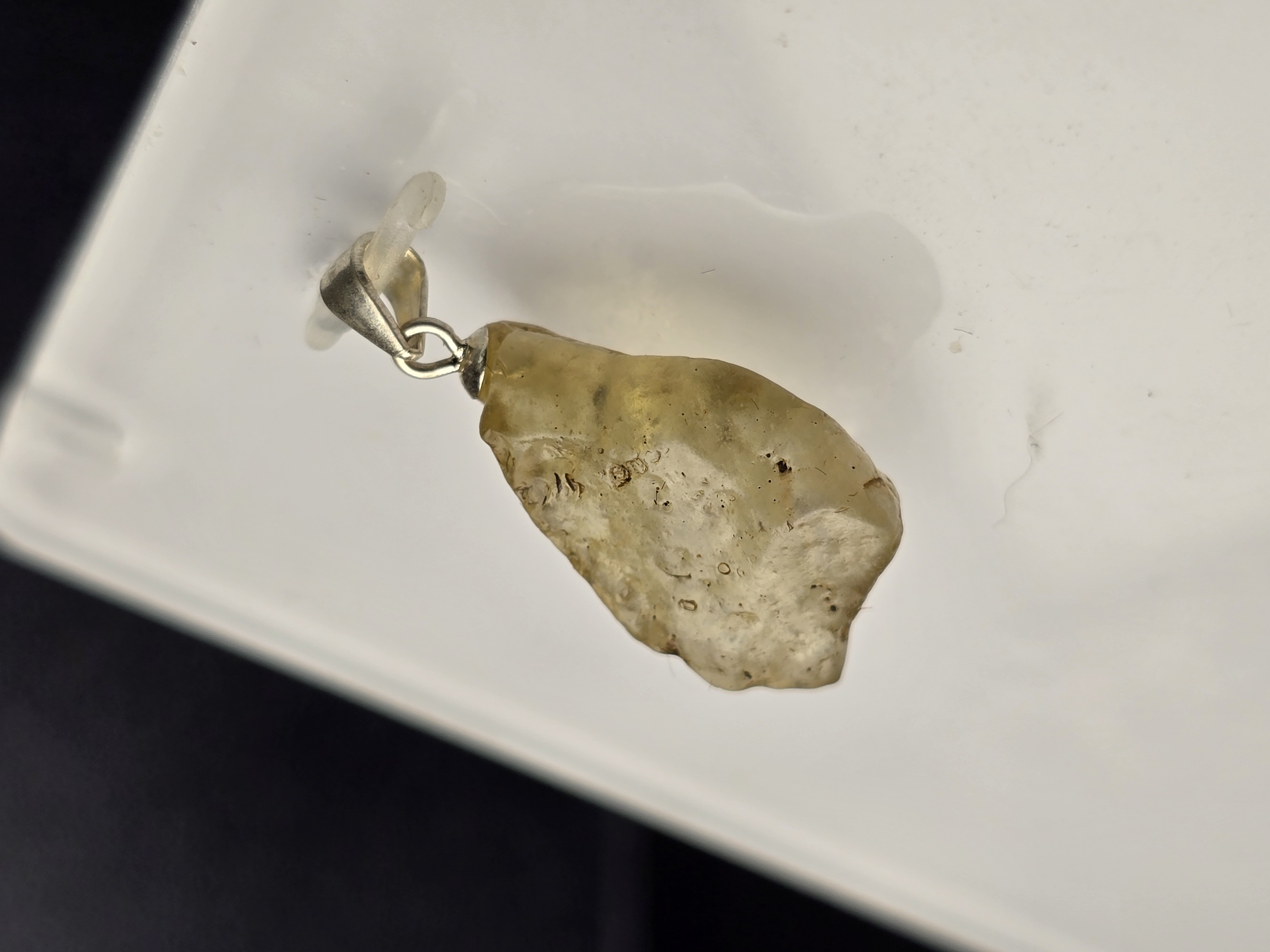Mặt Dây Chuyền Libyan Desert Glass Dáng Thô Khấu S.925_thumbnail_4