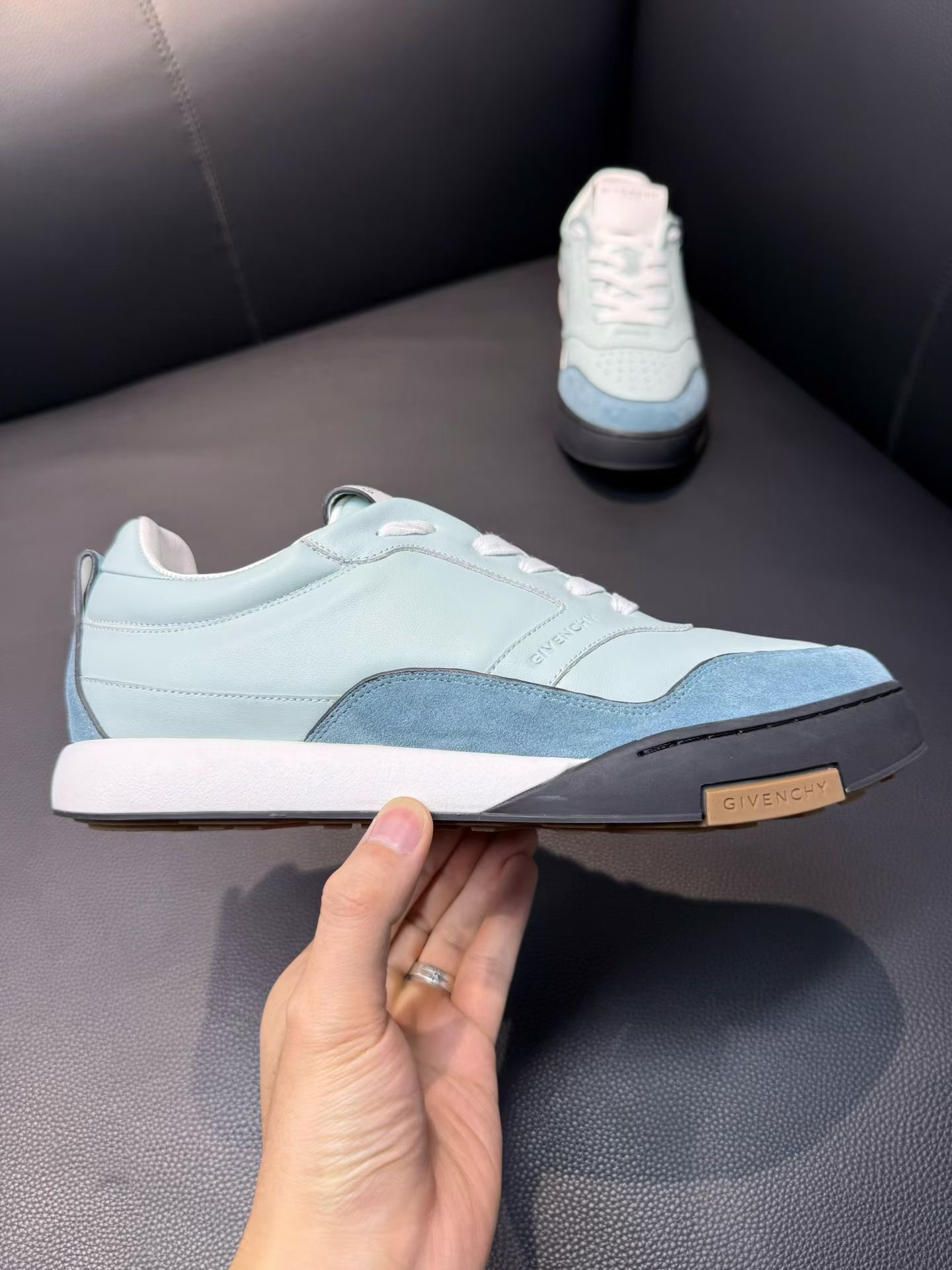Giày Givency