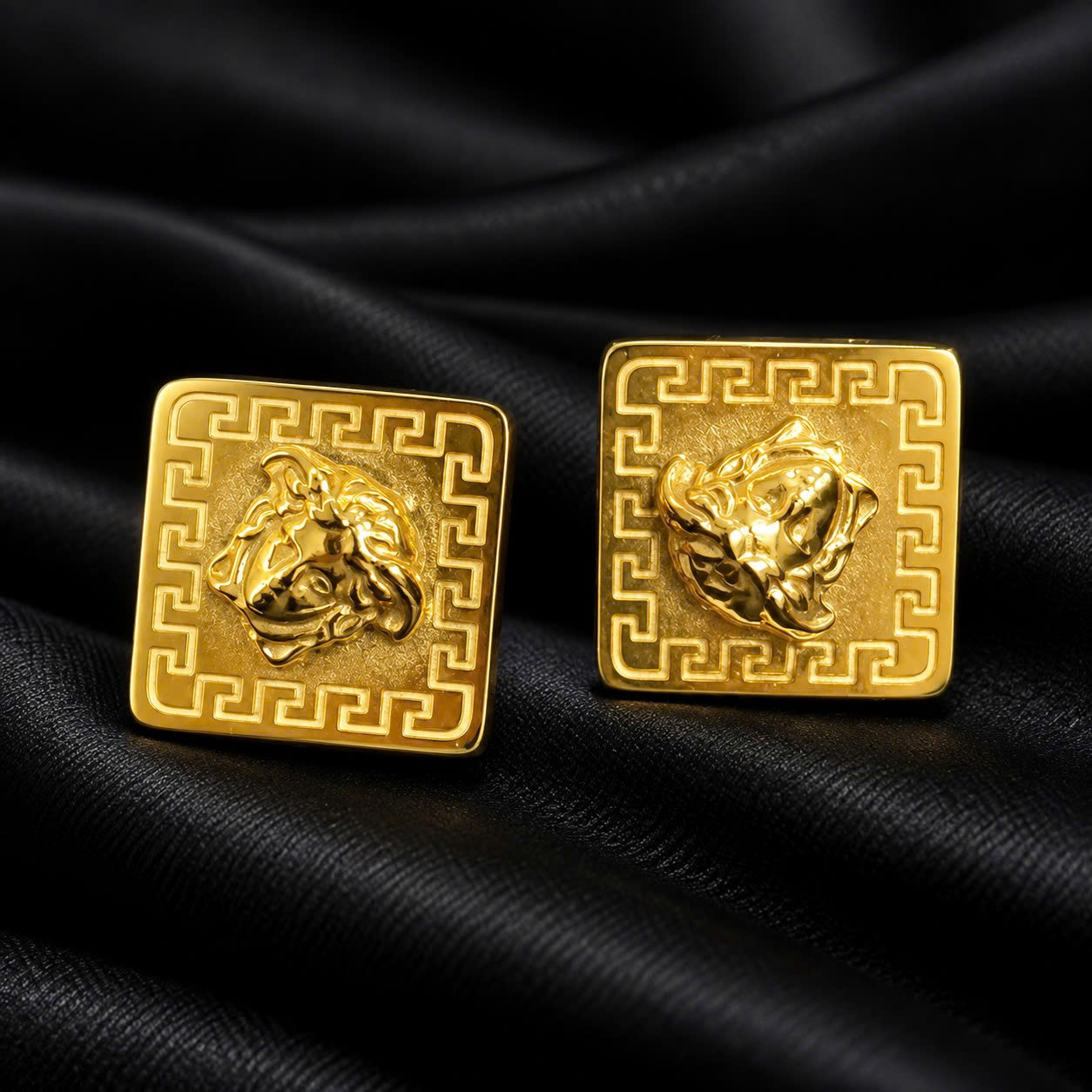 khuyên kiểu cặp titan vàng vuông Versace_thumbnail_2