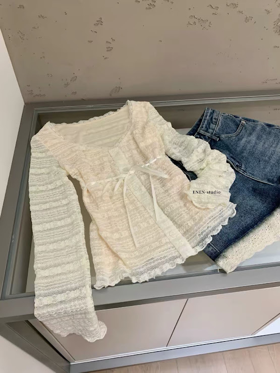 Lucas - Áo thun vải hoạ tiết chìm sọc ngang cổ tim nẹp đính nơ_thumbnail_2