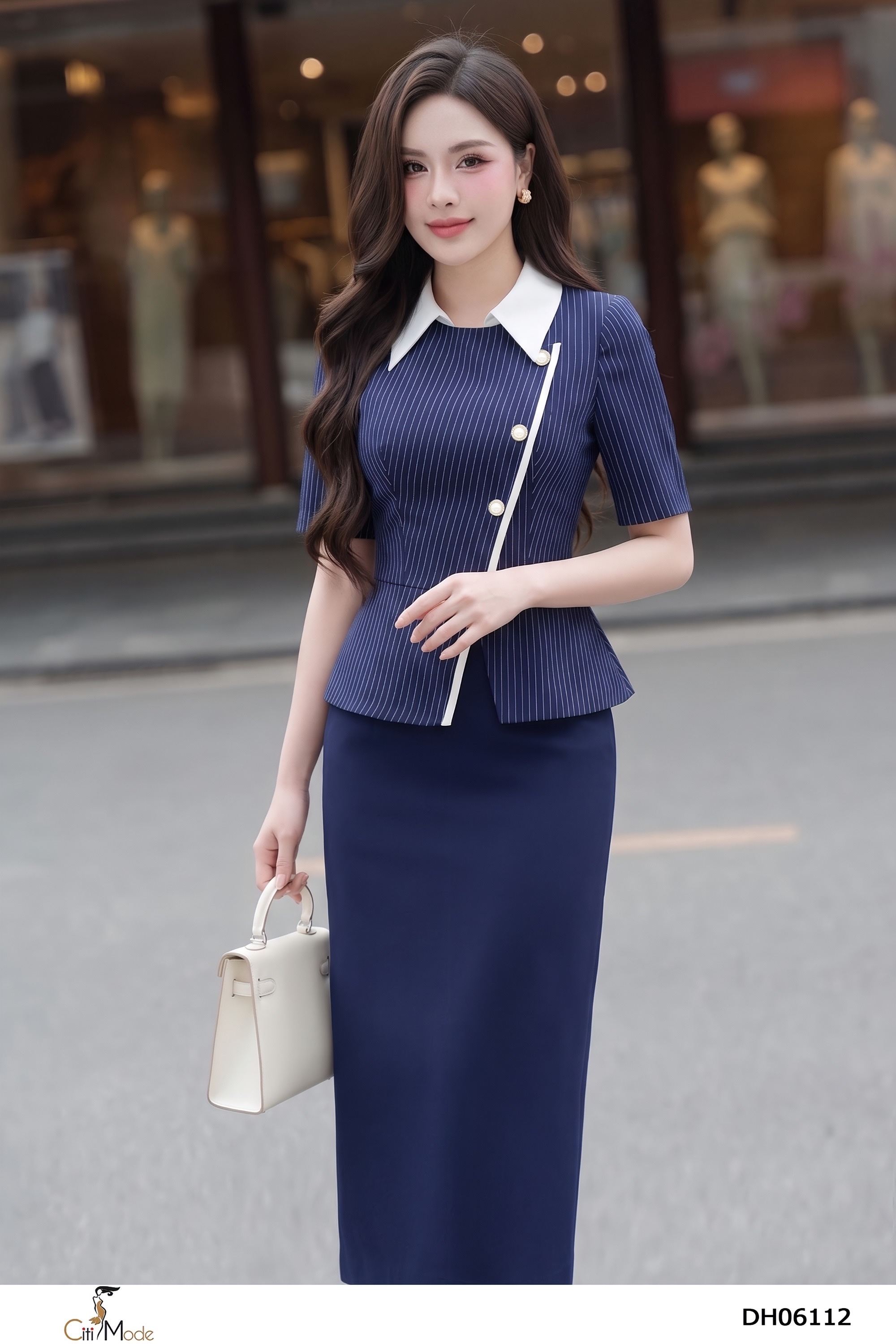 Đầm ôm xanh đen phối kẻ tím than cổ đức trắng tay lỡ