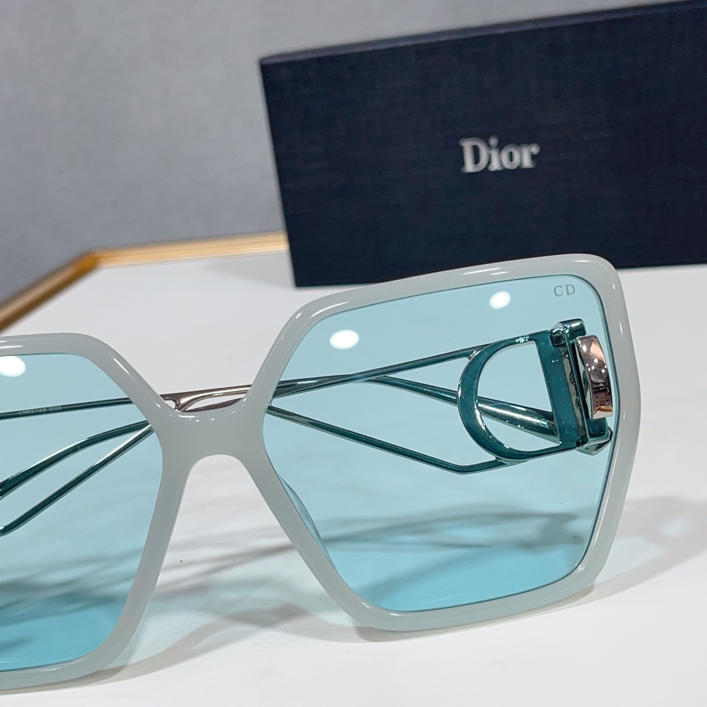 Kính dior_thumbnail_4