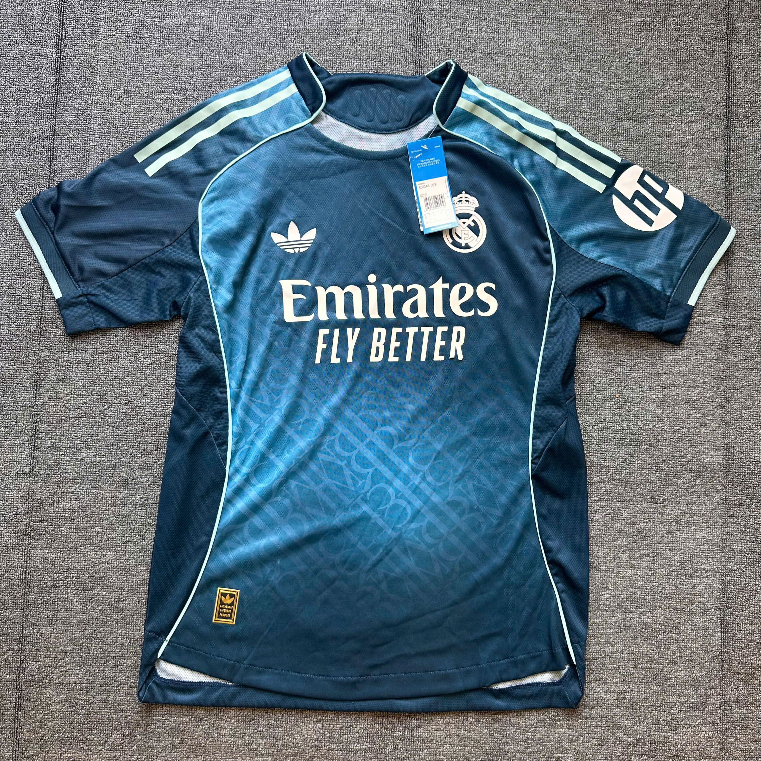 SALE 11 - Size: M