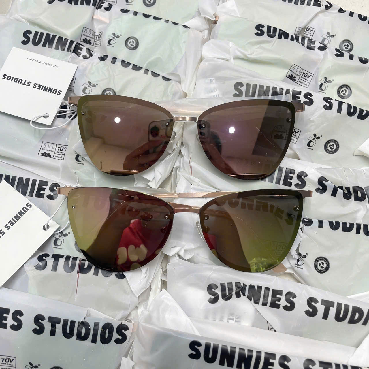 MAT KINH SUNNIES STUDIOS_thumbnail_3
