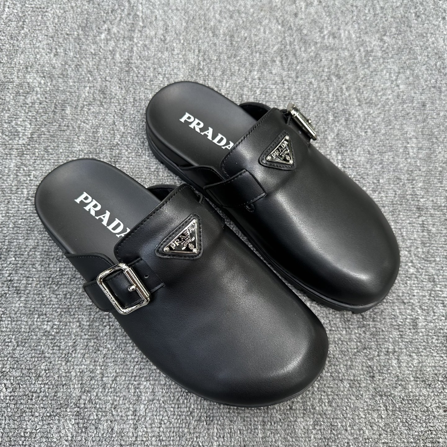 Sục PRADA