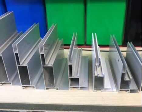 MUA NHÔM LÀM HỘP ĐÈN SIÊU MỎNG GIÁ RẺ Ở ĐÂU?