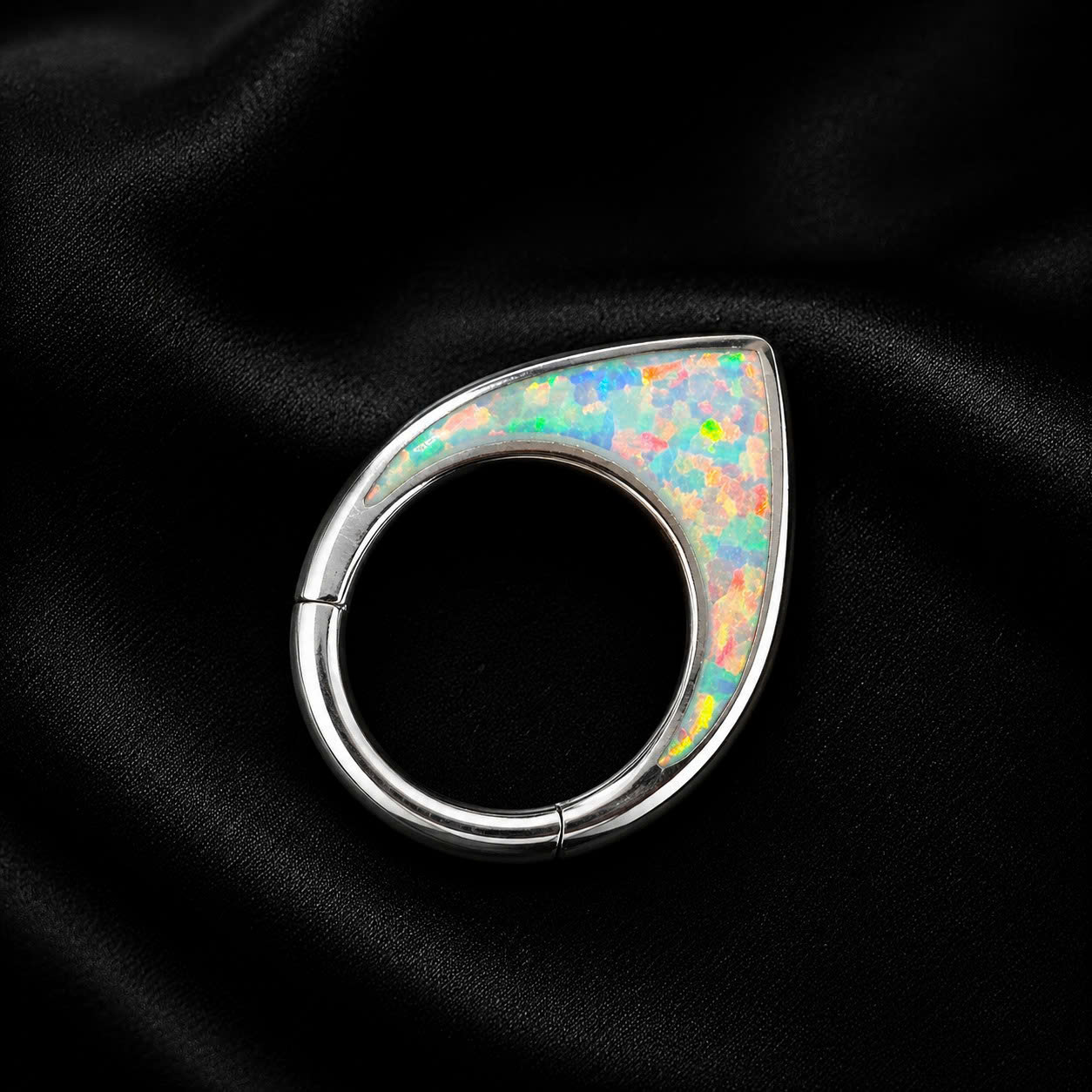 Daith titan giọt nước đá opal 8mm.