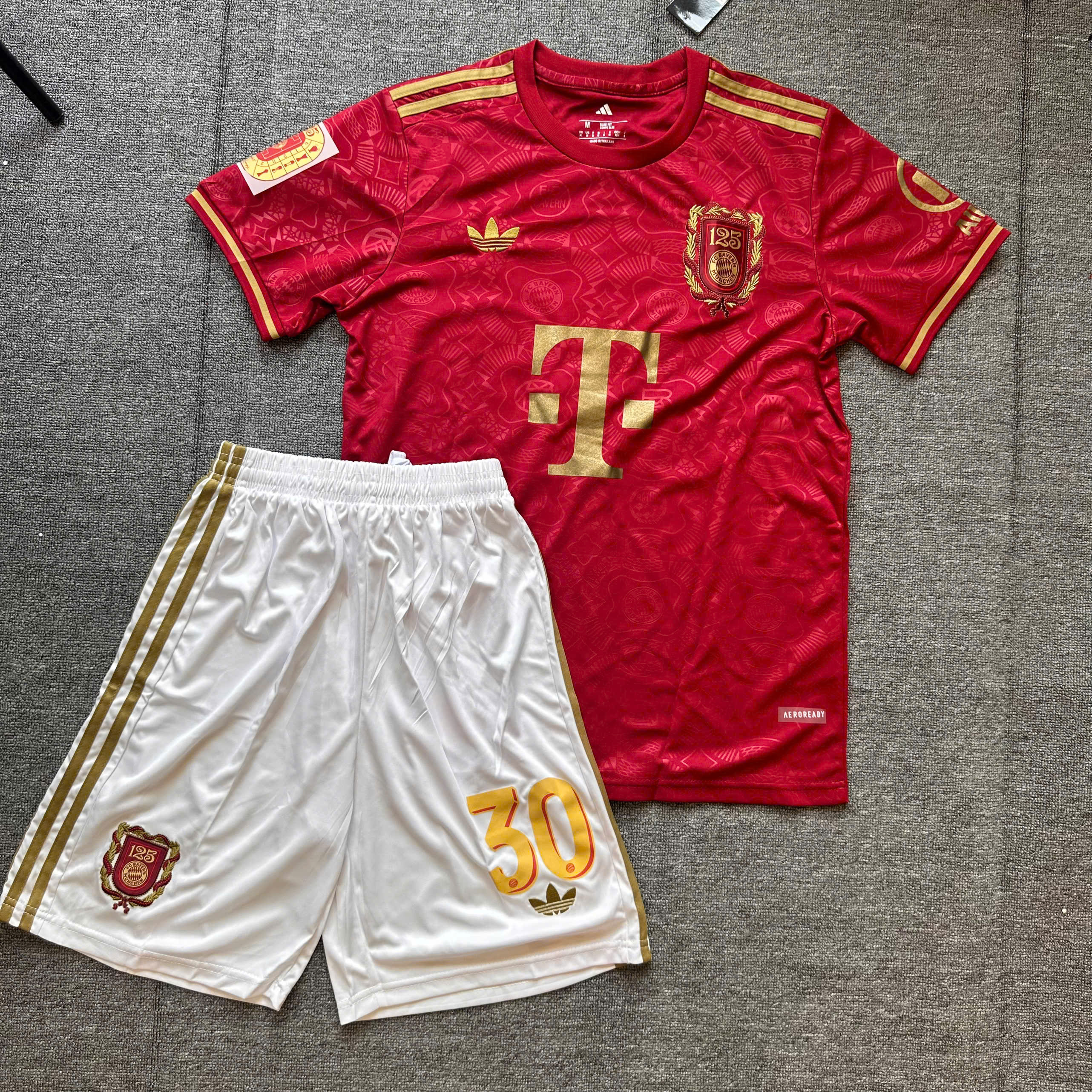 SALE 18 - Size: M