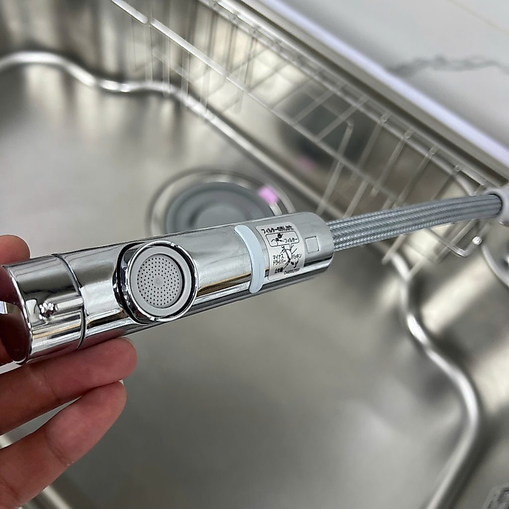 Vòi rửa bát TOTO TKS05306J kéo dài đầu vòi và điều chỉnh tia nước tại đầu vòi (Mới 100%) - Bảo hành 2 năm_thumbnail_5
