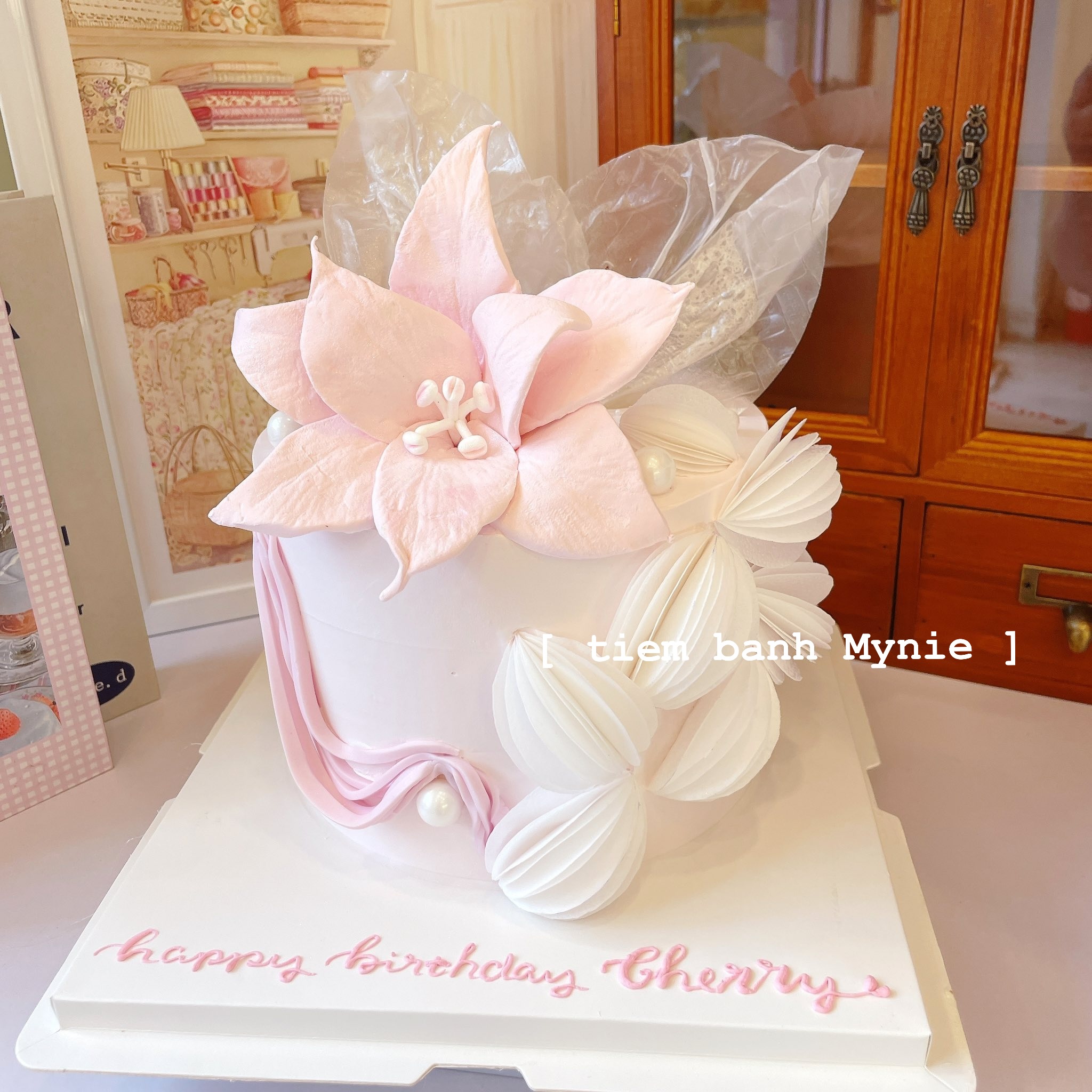 Bánh kem trang trí hoa giấy gạo - MH0122