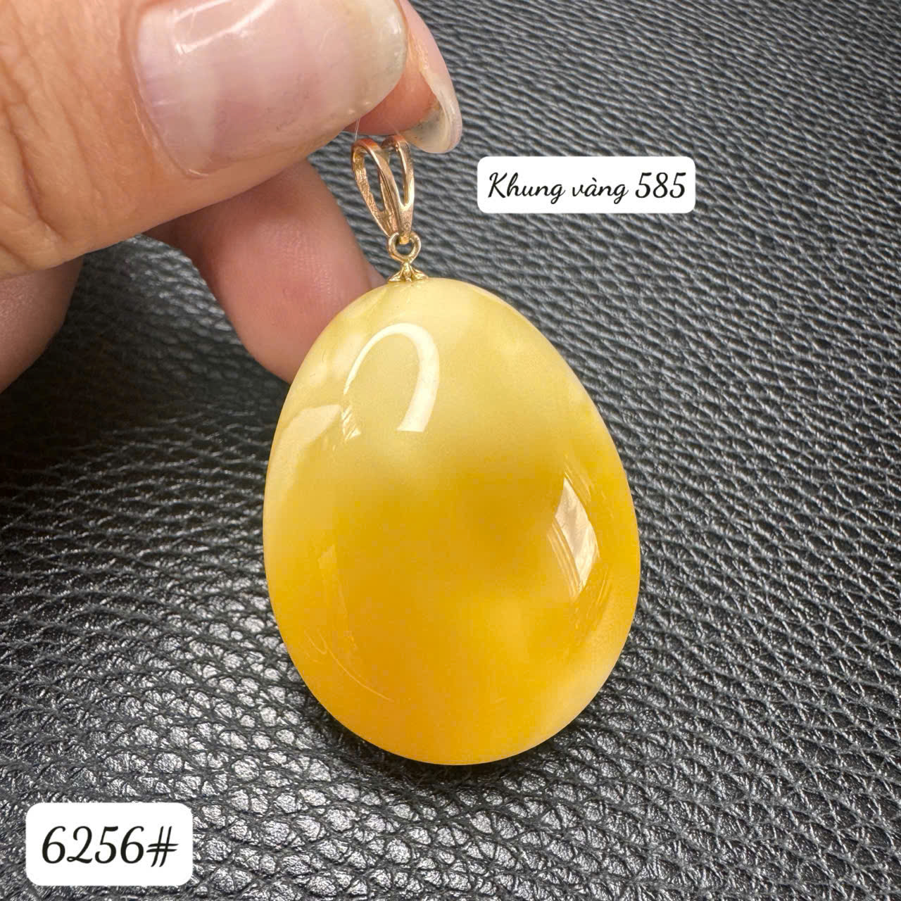 Mặt Dây Chuyền Hổ Phách Hoàng Gia Mật Bạch Oval Chốt Vàng 585 - Mã 6256