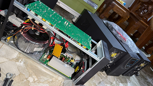 UPS 24V-220v SIN chuẩn có cổng kết nối tấm pin NLMT 1KVA_thumbnail_0