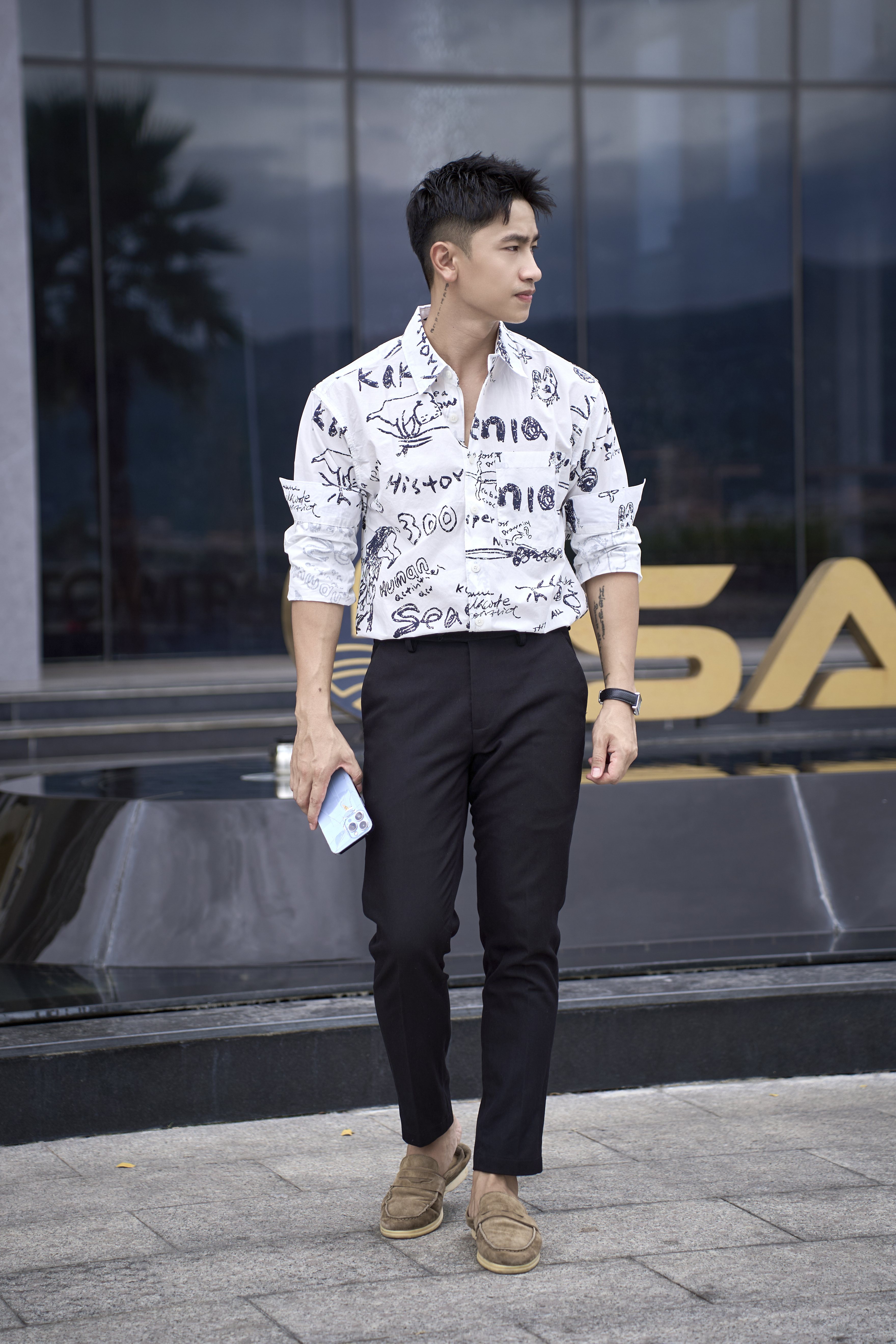 SA116 - Áo sơ mi nam dài tay in họa tiết phong cách Nhật Bản, dáng rộng thoải mái, màu trắng và xanh hoàng gia
