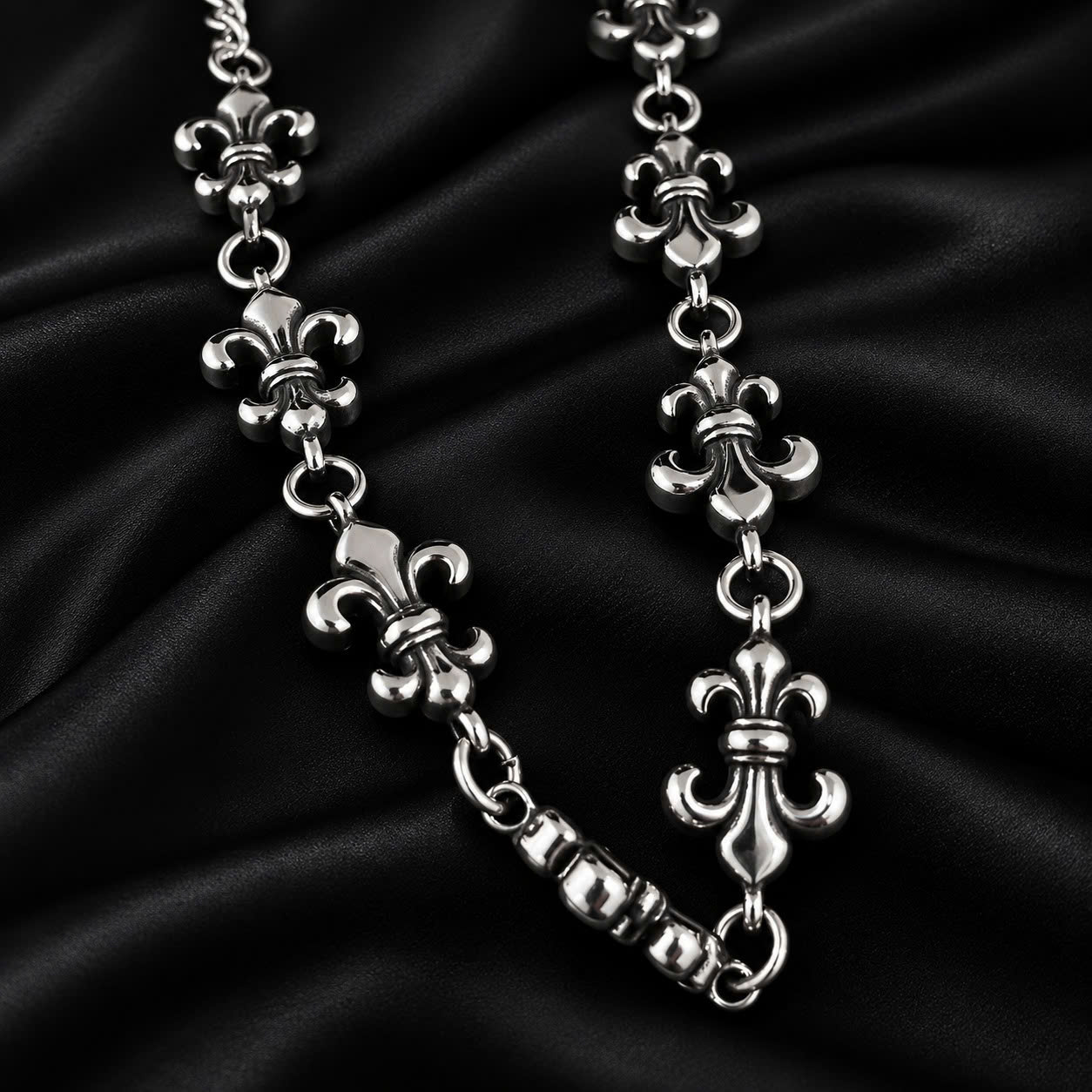 vòng tay thép chrome heart hoa