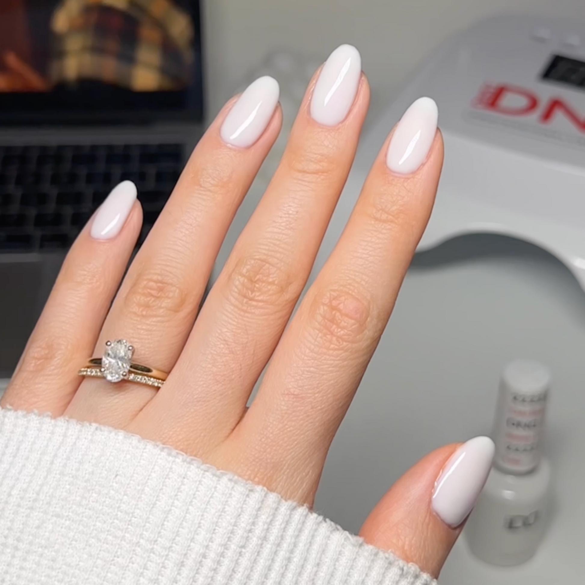 Một chút lạnh, một chút trong: bảng màu nail cho ngày mưa cuối Hạ