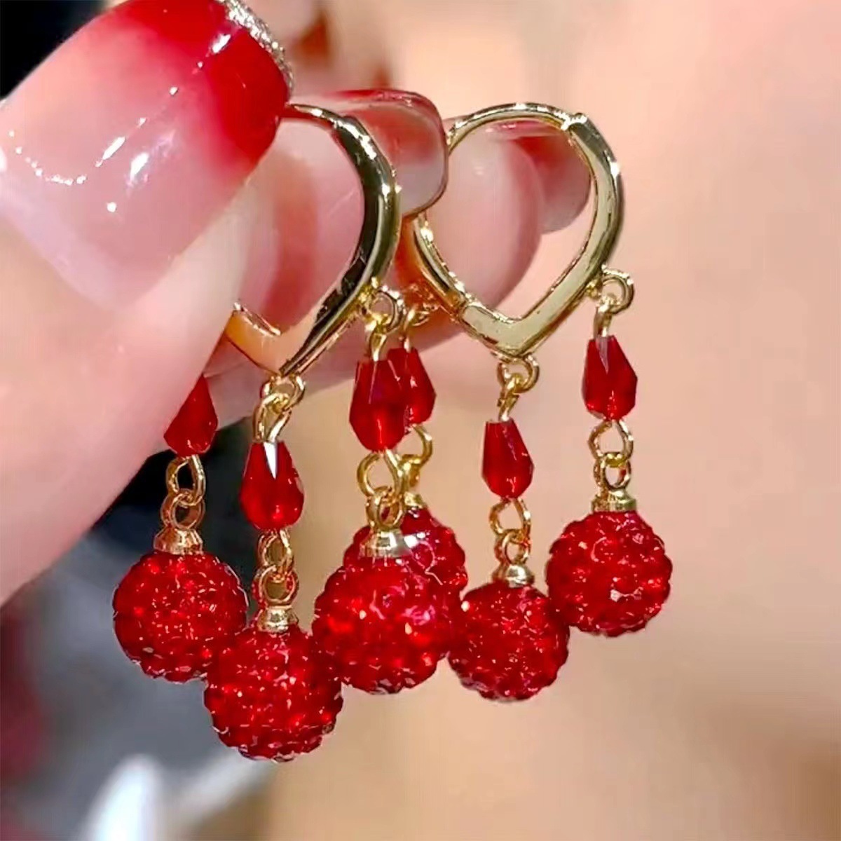 Hoa tai thời trang và đa năng, thanh lịch theo phong cách phương Tây, bông tai tình yêu đính kim cương zircon siêu sáng bóng tinh tế, bông tai khí chất cao cấp dành cho lễ hội Màu sắc: Bông tai quả cầu kim cương đỏ E727