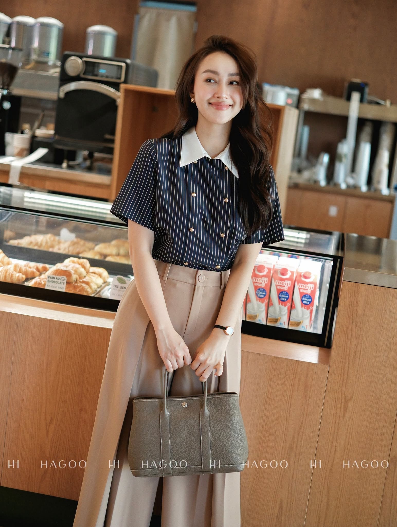 Double-breasted short-sleeved shirt